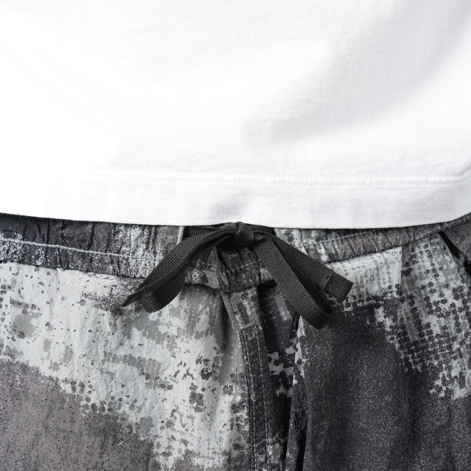 【ラスト1点】662E1 / DISSOLVING GRID CAMO ON ECONYL REGENERATED NYLON / NYLON PANTS  / ナイロンパンツ  (グレー)