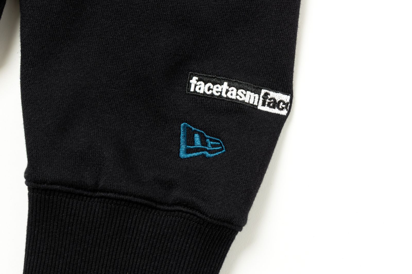【コラボ】FACETASM×NEW ERA LOGO HOODIE / ロゴフーディー  (ブラック)
