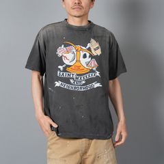 【コラボ】SM-HR8-0000-C68 / STHD . SS TEE PRAY Tシャツ (ブラック)