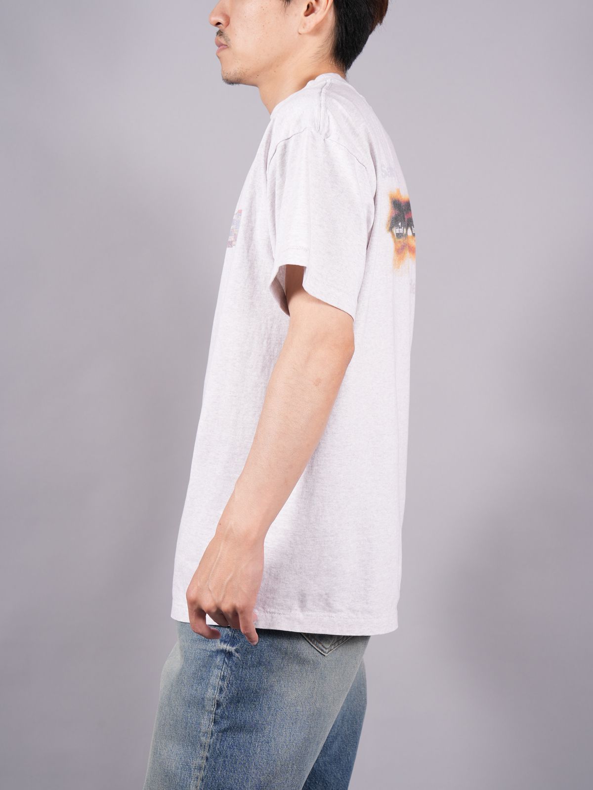 【ラスト1点】【限定品】 SM-S23-0000-086 / SA SS TEE / ST M6 ACDMY /  Tシャツ (グレー)