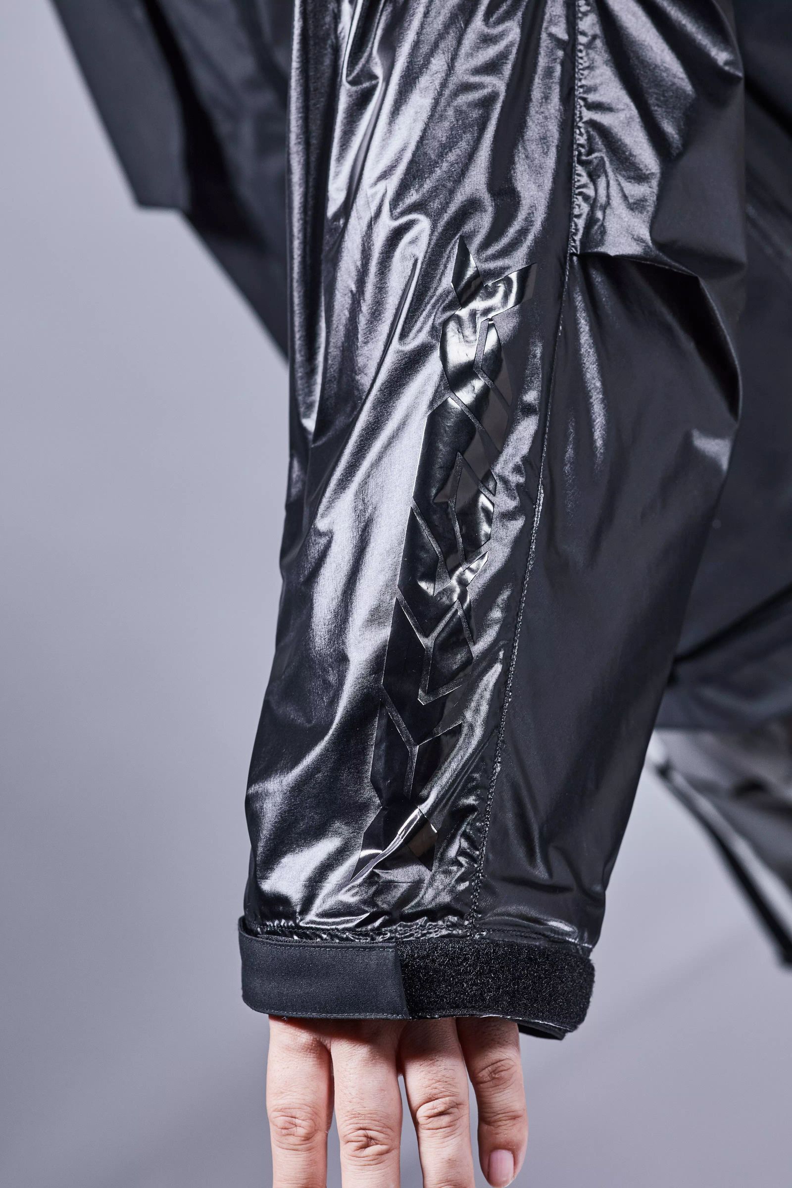 【ラスト1点】J115K-E / Encapsulated Nylon Interops Jacket Gen. 1 / エンキャプスレイテッド ナイロン インターロプス ジャケット  [ワイドフィット] (ブラック)