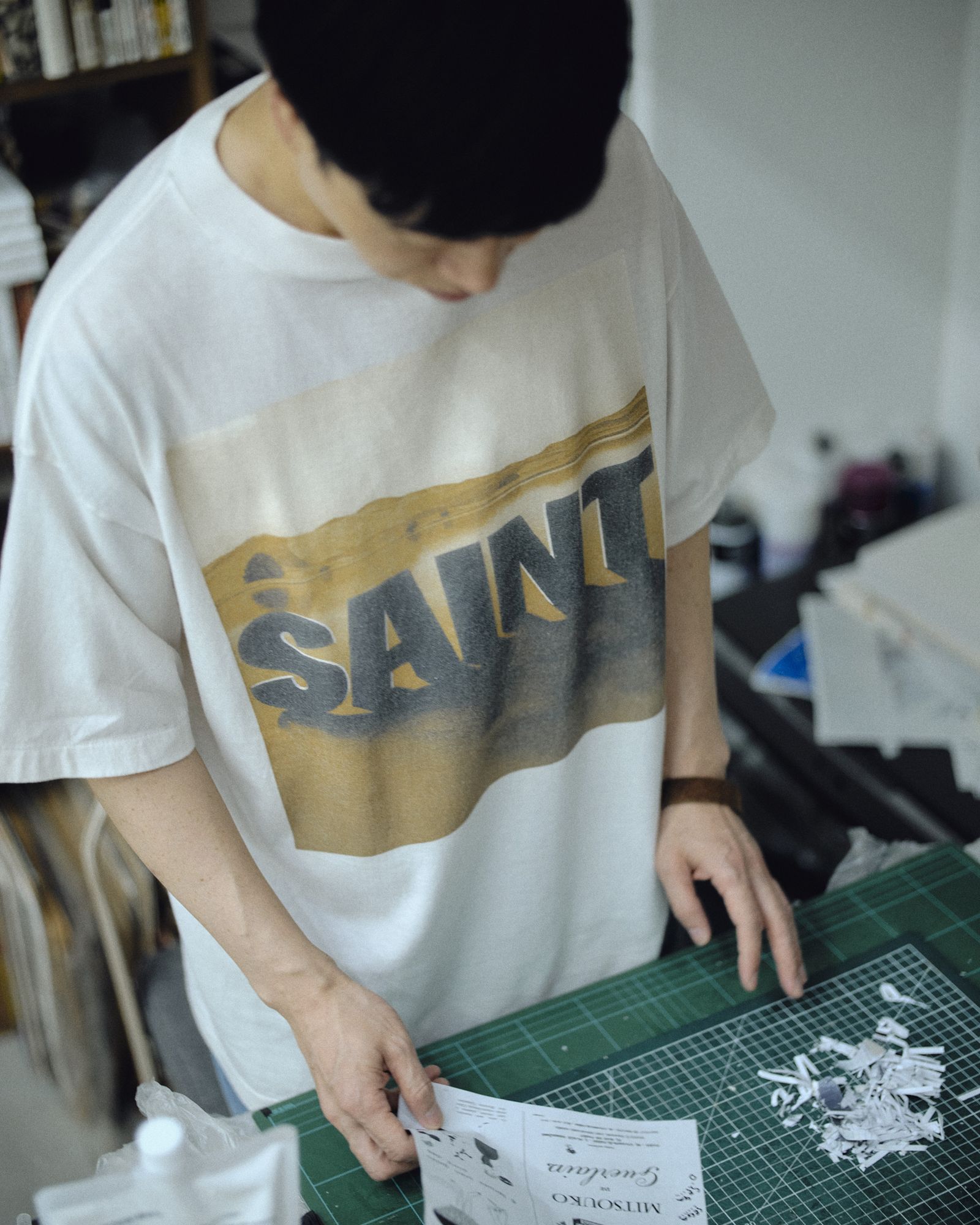 【コラボ】SM-MK1-0000-C15 / KK_SS T-SHIRT / DESERT / WHITE / Tシャツ (ホワイト)