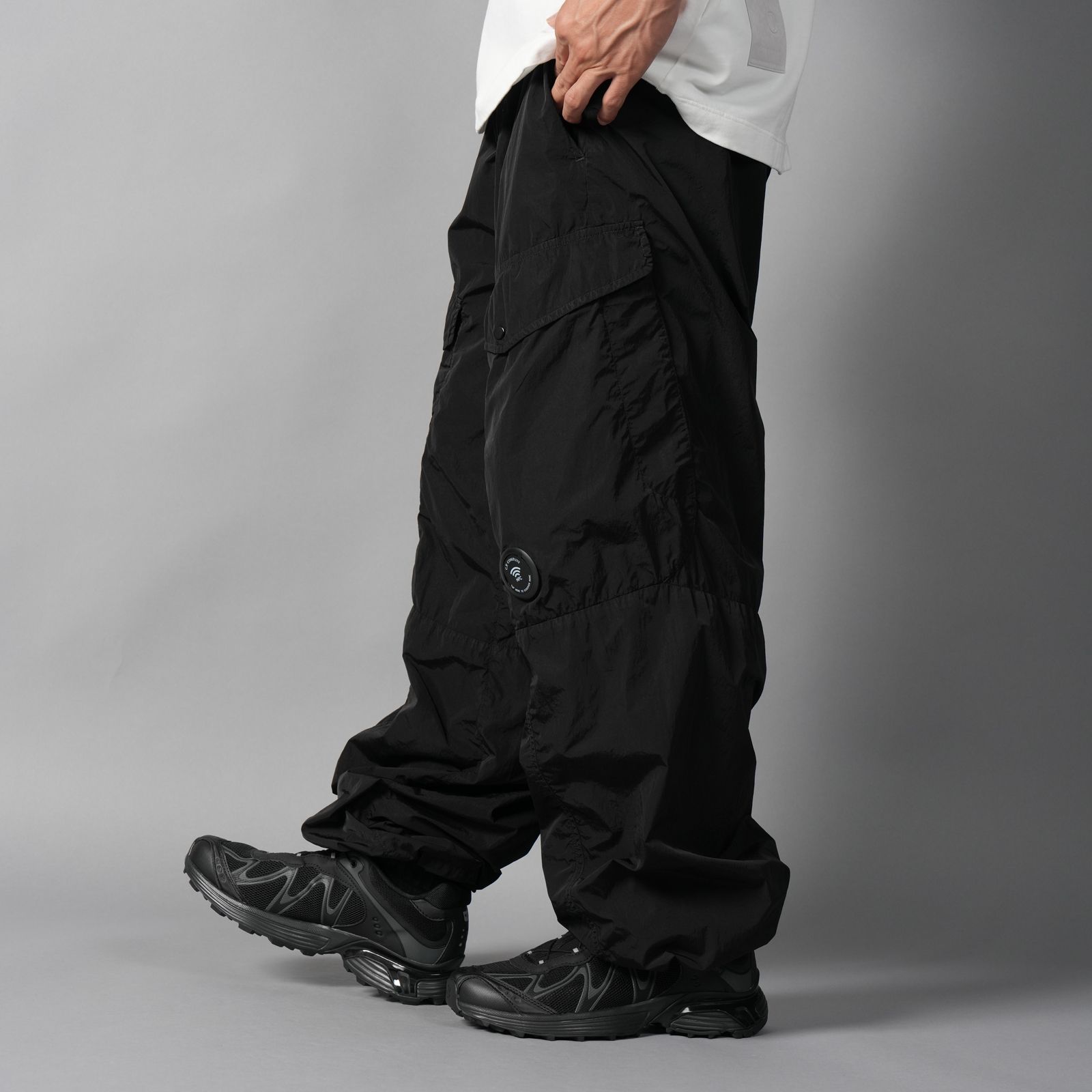 【残りわずか】CHROME-R BOXY SEAMLESS CARGO PANTA / カーゴパンツ (ブラック)