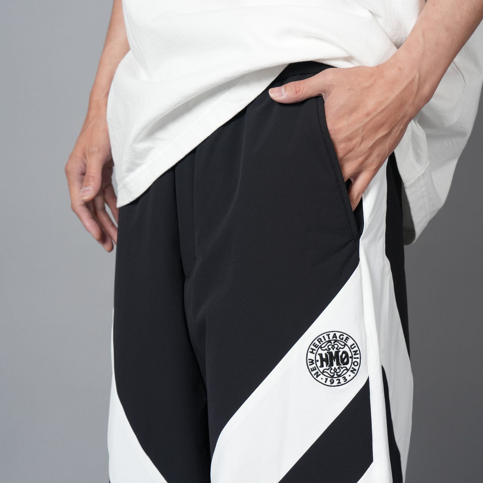 CHEVRON PUFFER NYLON TROUSER / ナイロントラウザー (ブラック/ホワイト)