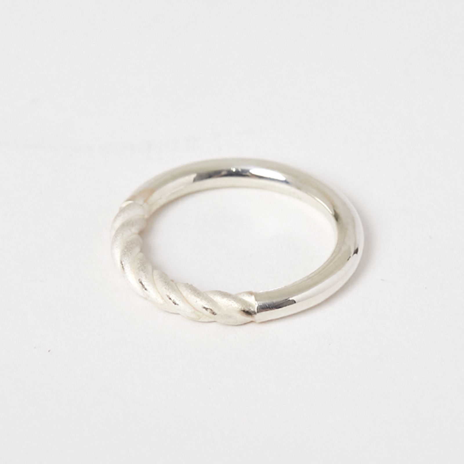 【ALMOSTBLACK × IXA】Shiki Ring -HARU- / リング (ホワイト/シルバー)