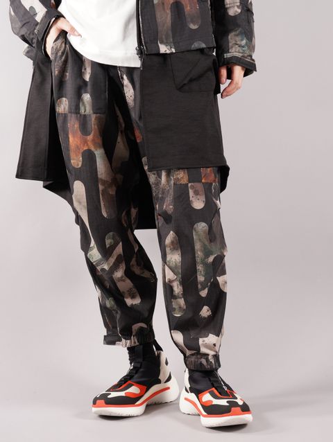 ラスト1点 / M CH1 CAMO ALLOVER PRINT PANTS/ メンズ チャプターワン カモ オールオーバープリント パンツ (カモ)
