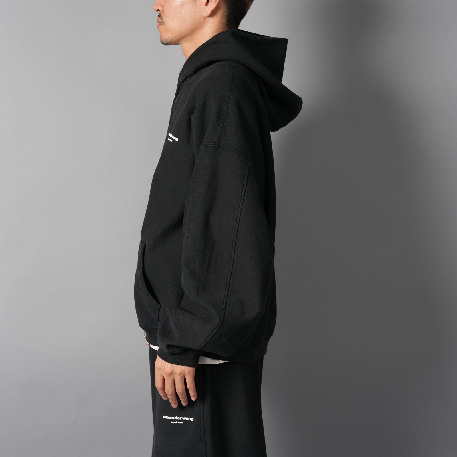 【残りわずか】OVERSIZED ZIP-UP HOODIE W/ LOGO PRINT / オーバーサイズ ジップアップフーディー ロゴプリント / ジップアップパーカー (ウォッシュドブラック)