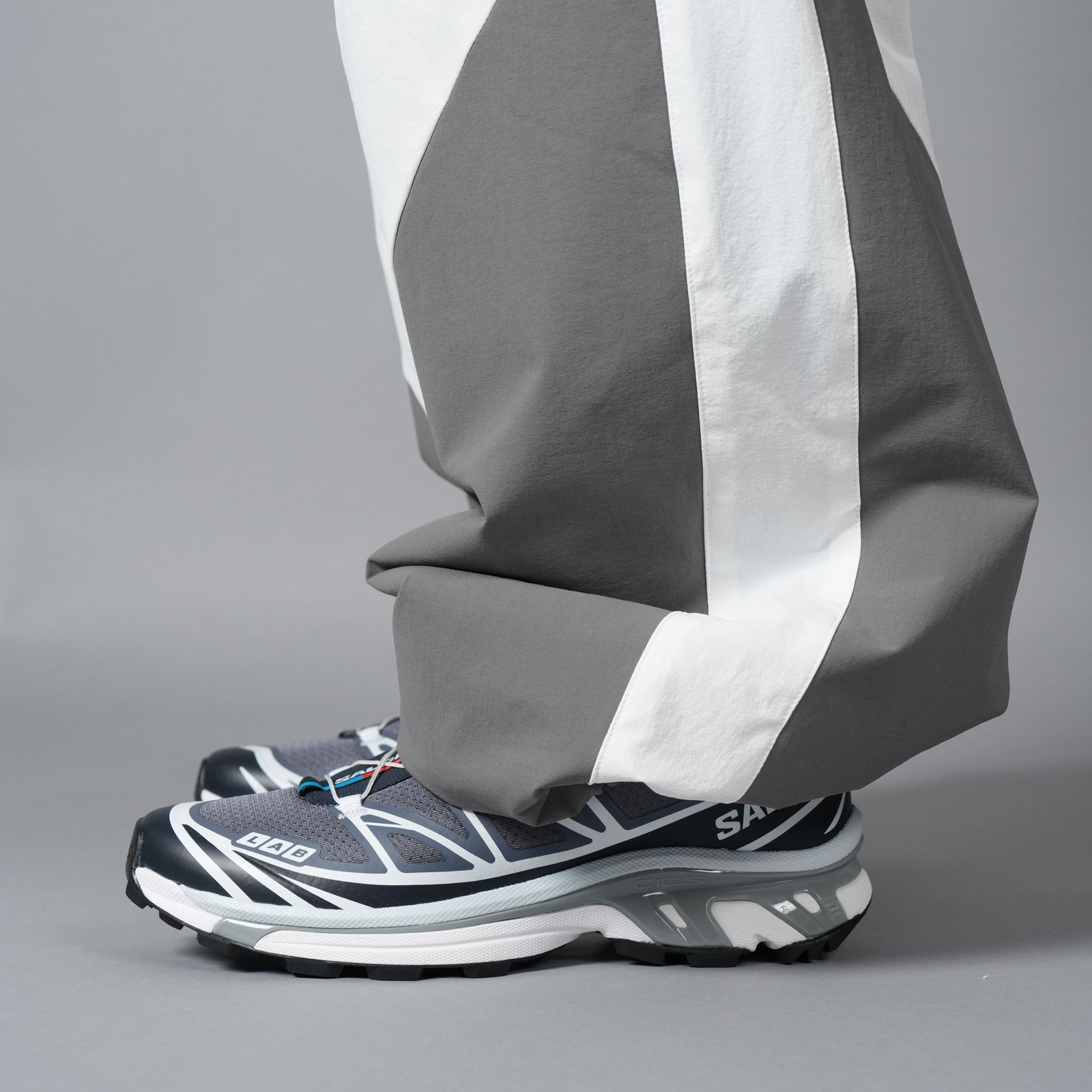 【ラスト1点】CHEVRON PUFFER NYLON TROUSER / ナイロントラウザー (グレー/ホワイト)