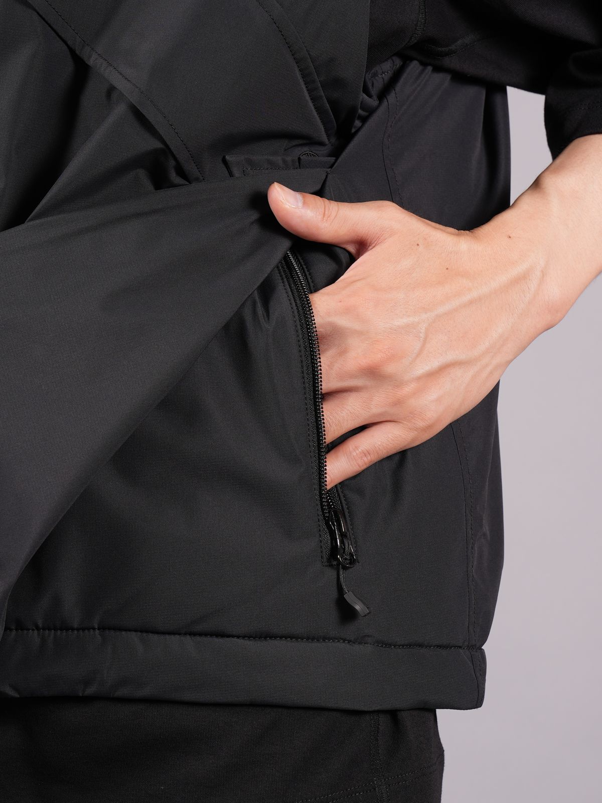 【ラスト1点】WINDSTOPPER BY GORE-TEX LABS 2L PRIMALOFT VEST / ゴアテックス ラボ / プリマロフト / ベスト (ブラック)