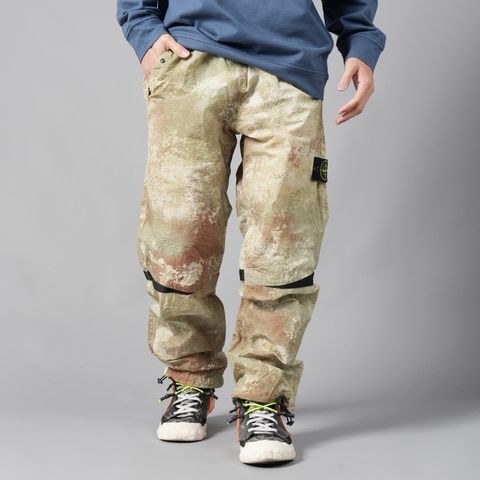 【ラスト1点】 662E1 / DISSOLVING GRID CAMO ON ECONYL REGENERATED NYLON / NYLON PANTS  / ナイロンパンツ  (ベージュ) 8015662E1 STONE ISLAND