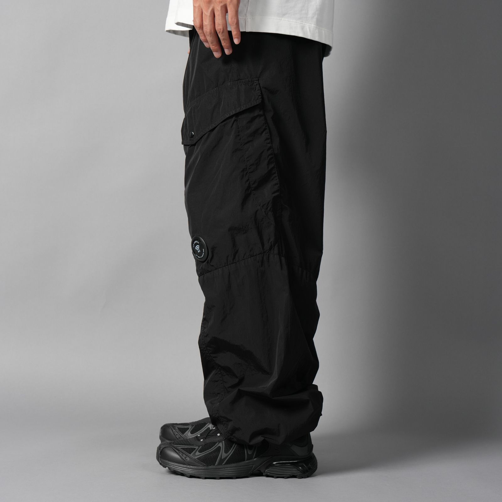 【残りわずか】CHROME-R BOXY SEAMLESS CARGO PANTA / カーゴパンツ (ブラック)
