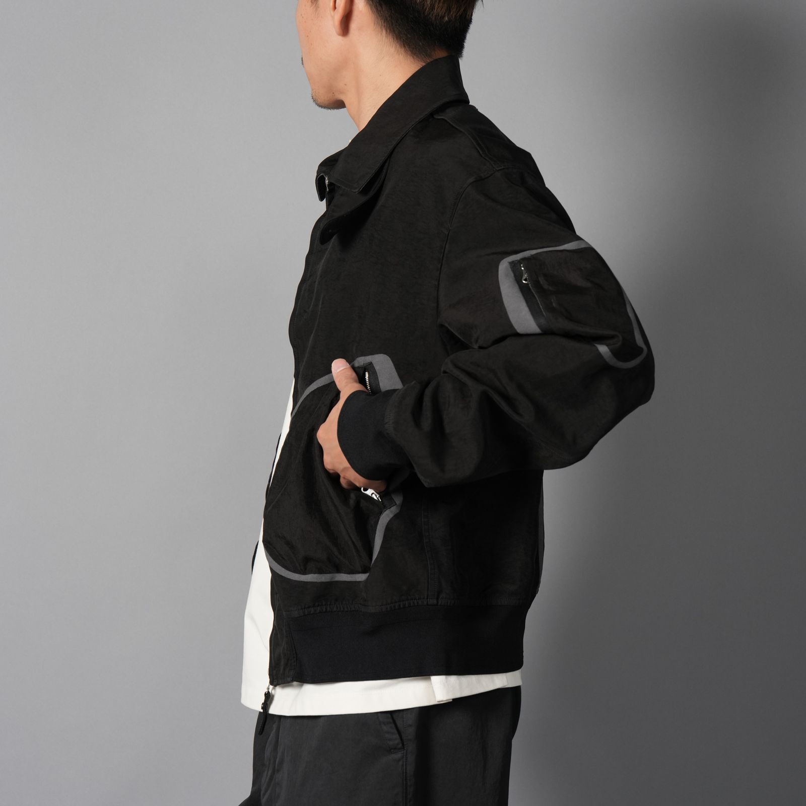 OUTERWEAR MEDIUM JACKET IN TRAMA 3D - NYLON FACE / ブルゾン (ブラック)