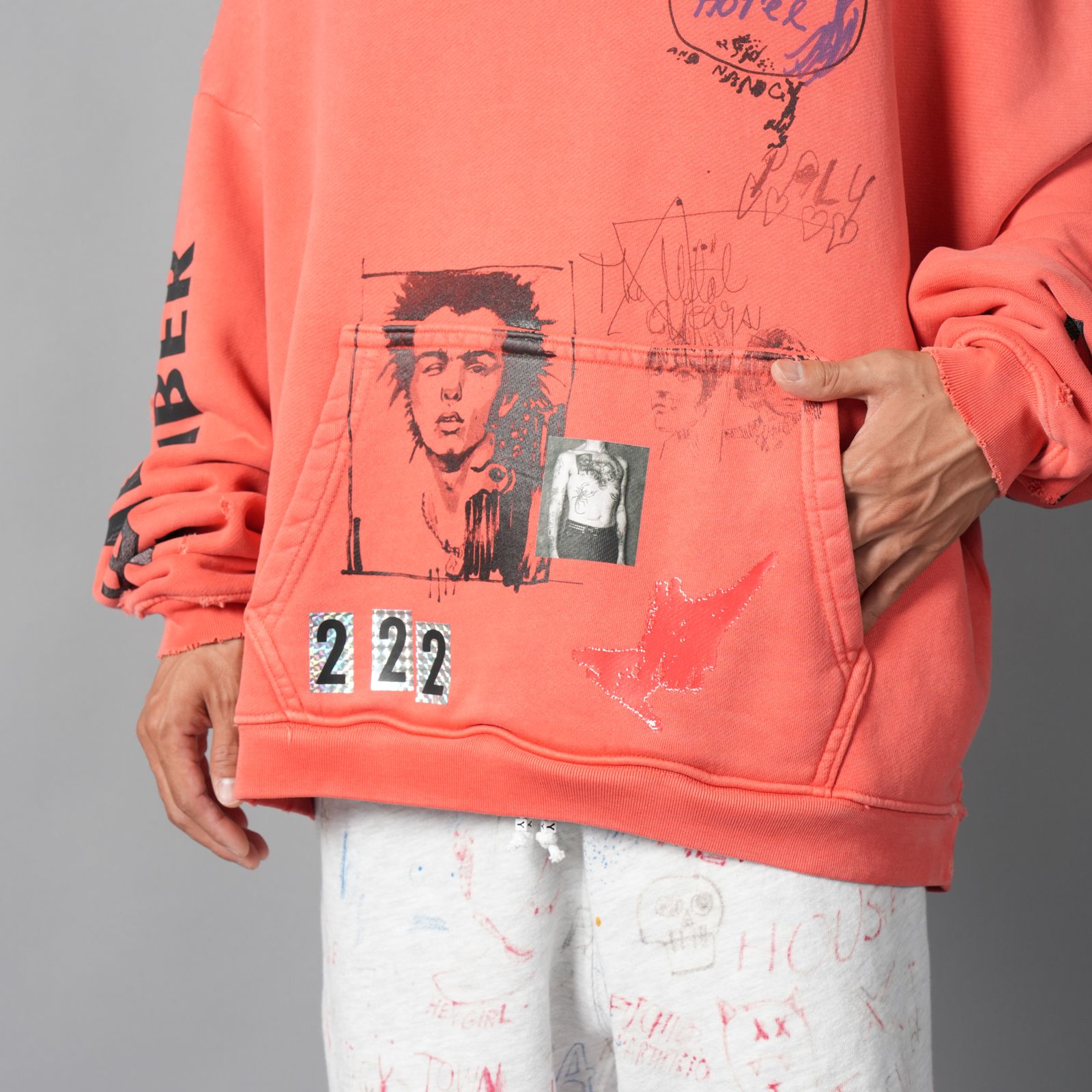 BELLA MCGOLDRICK x CHELSEAY HOTEL HOODIE   / フーディー・パーカー (レッド)