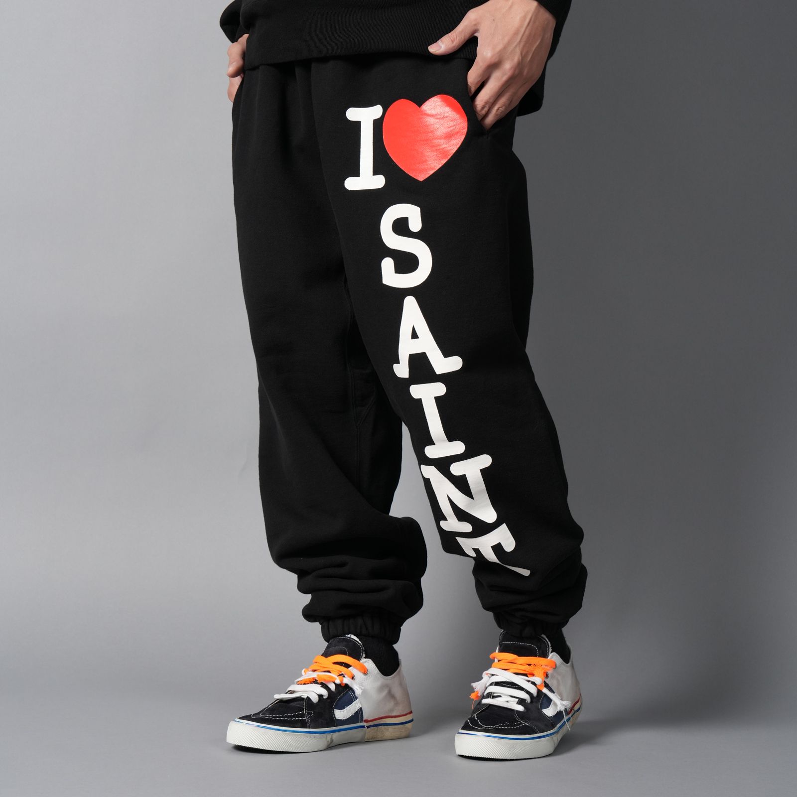 SM-MK8-0000-062 / SWEAT PANTS / I LOVE SAINT / BLACK / スウェットパンツ (ブラック)