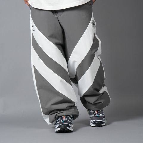 CHEVRON PUFFER NYLON TROUSER / ナイロントラウザー (グレー/ホワイト)