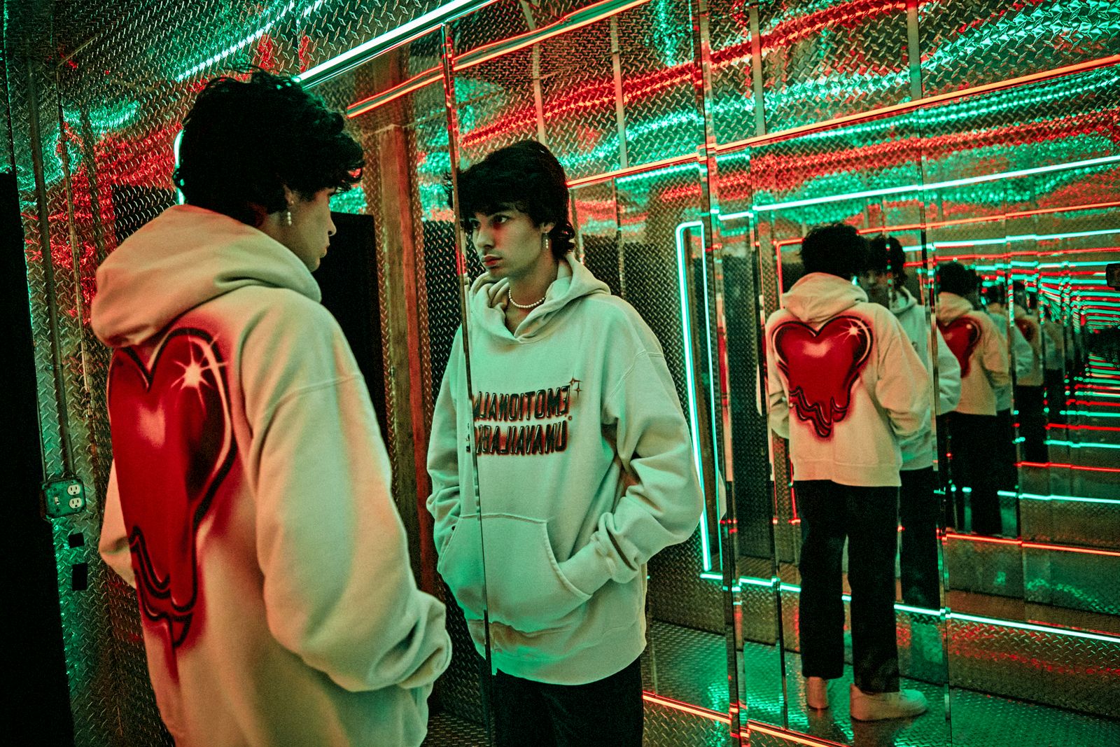 ラスト1点 / EU-A21-0000-014 / EU LOGO HOODIE / イーユー ロゴ フーディー   (ホワイト)