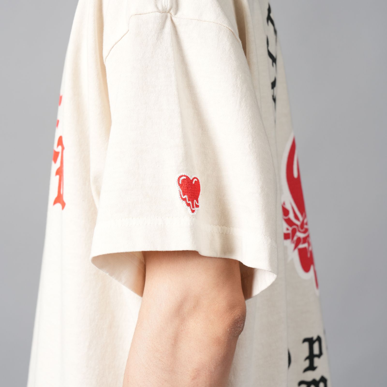 【ラスト1点】【コラボ】EU-HR1-0000-C05 / EU LOGO CL SS TEE / Tシャツ (アイボリー)
