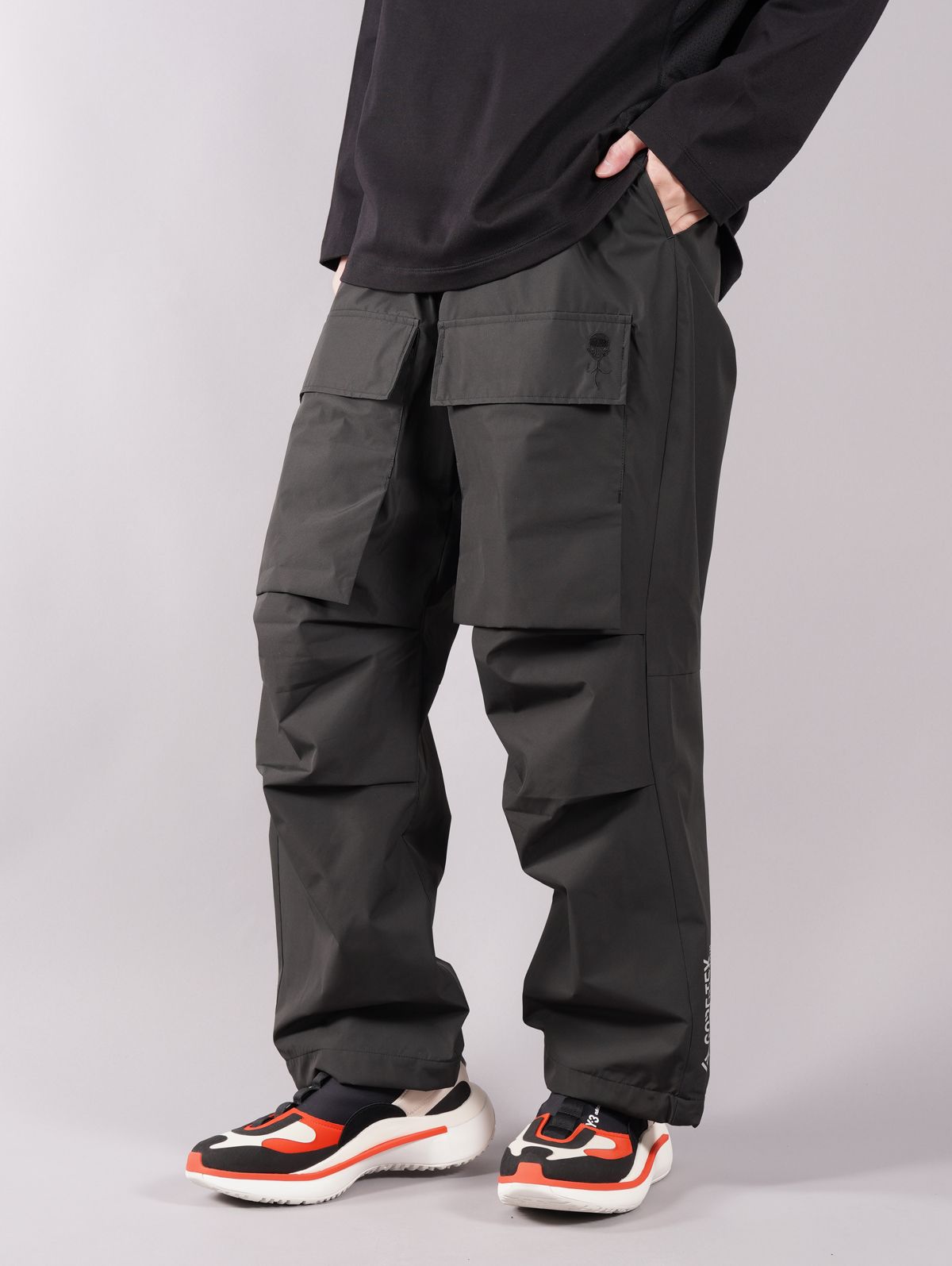 D-VEC - ラスト1点 / GORE-TEX INFINIUM 2L TROUSERS / ゴアテックス インフィニウム ツーレイヤー トラウザー  ズ (アルジィーブラック) | Confidence