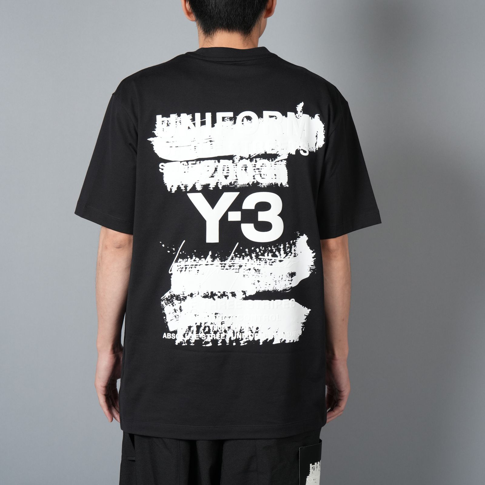【残りわずか】U GFX SS TEE / ユニセックス グラフィックス ショートスリーブTシャツ (ブラック)