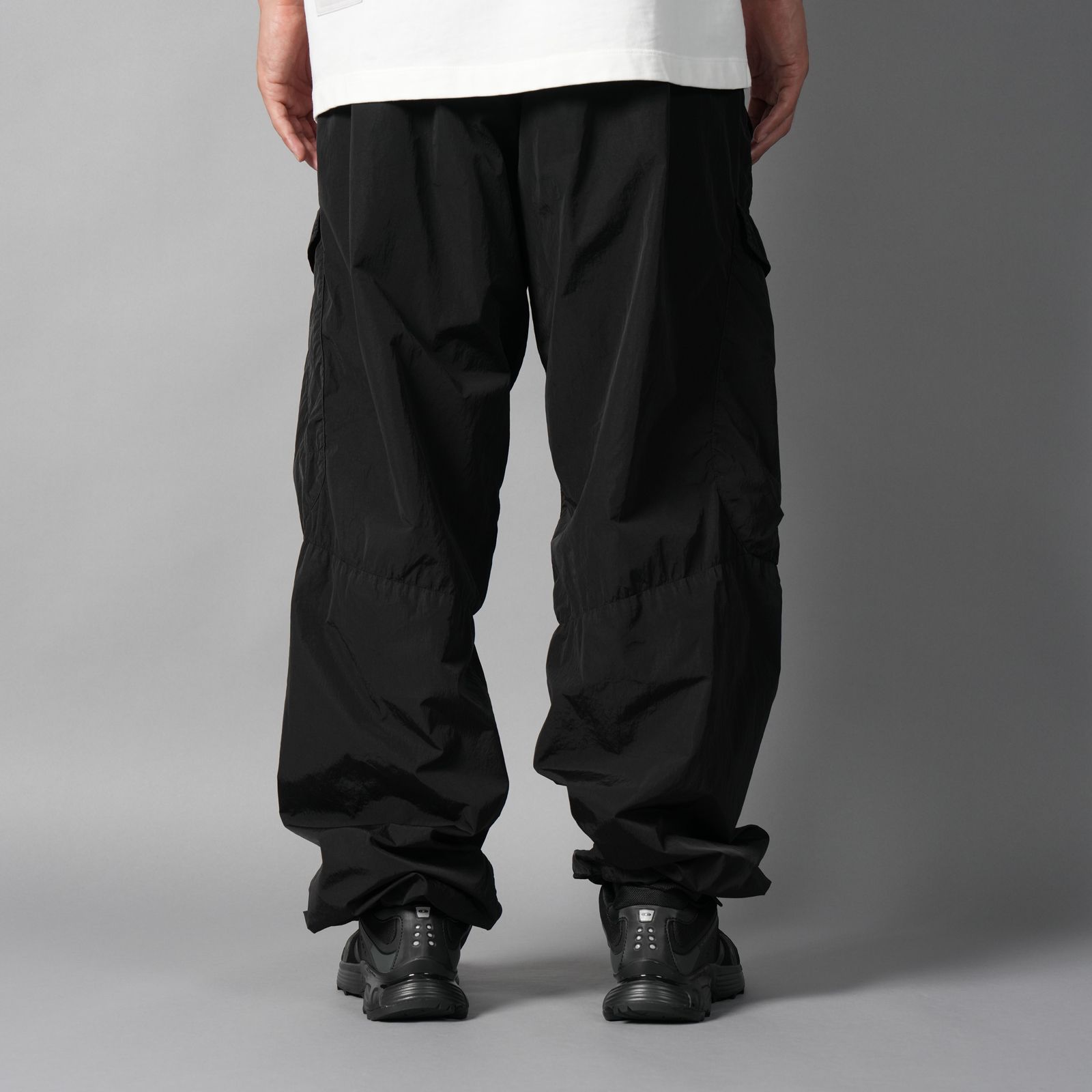 【残りわずか】CHROME-R BOXY SEAMLESS CARGO PANTA / カーゴパンツ (ブラック)