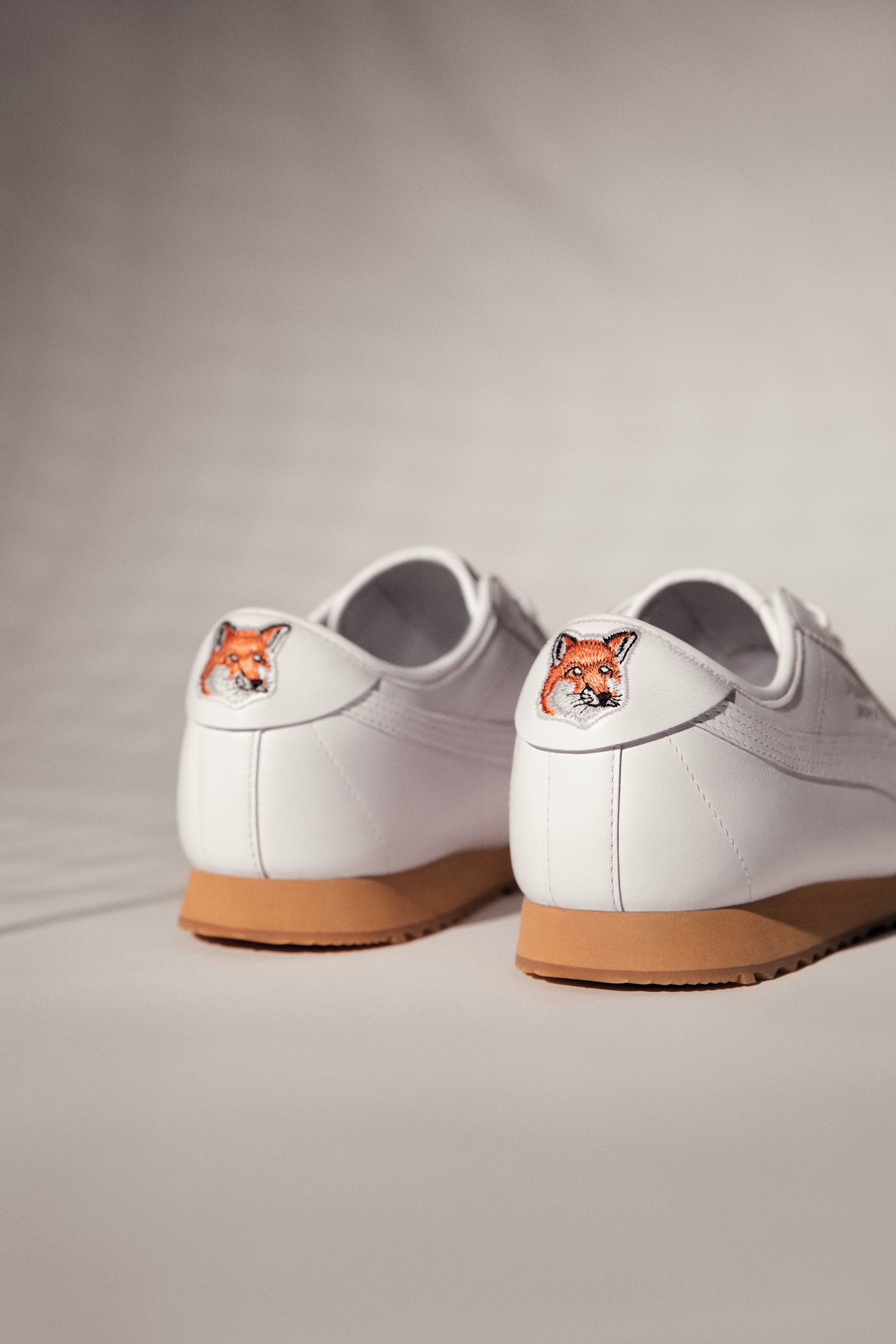 とプーマの 人気完売商品☆PUMA x Maison Kitsune 24.5 brKod