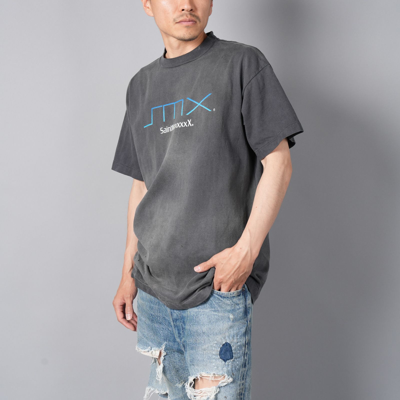 【ラスト1点】[5月18日(土)10時発売!!] SM-YS8-0000-003 / SS TEE / SM6 / BLACK / Tシャツ (ブラック)