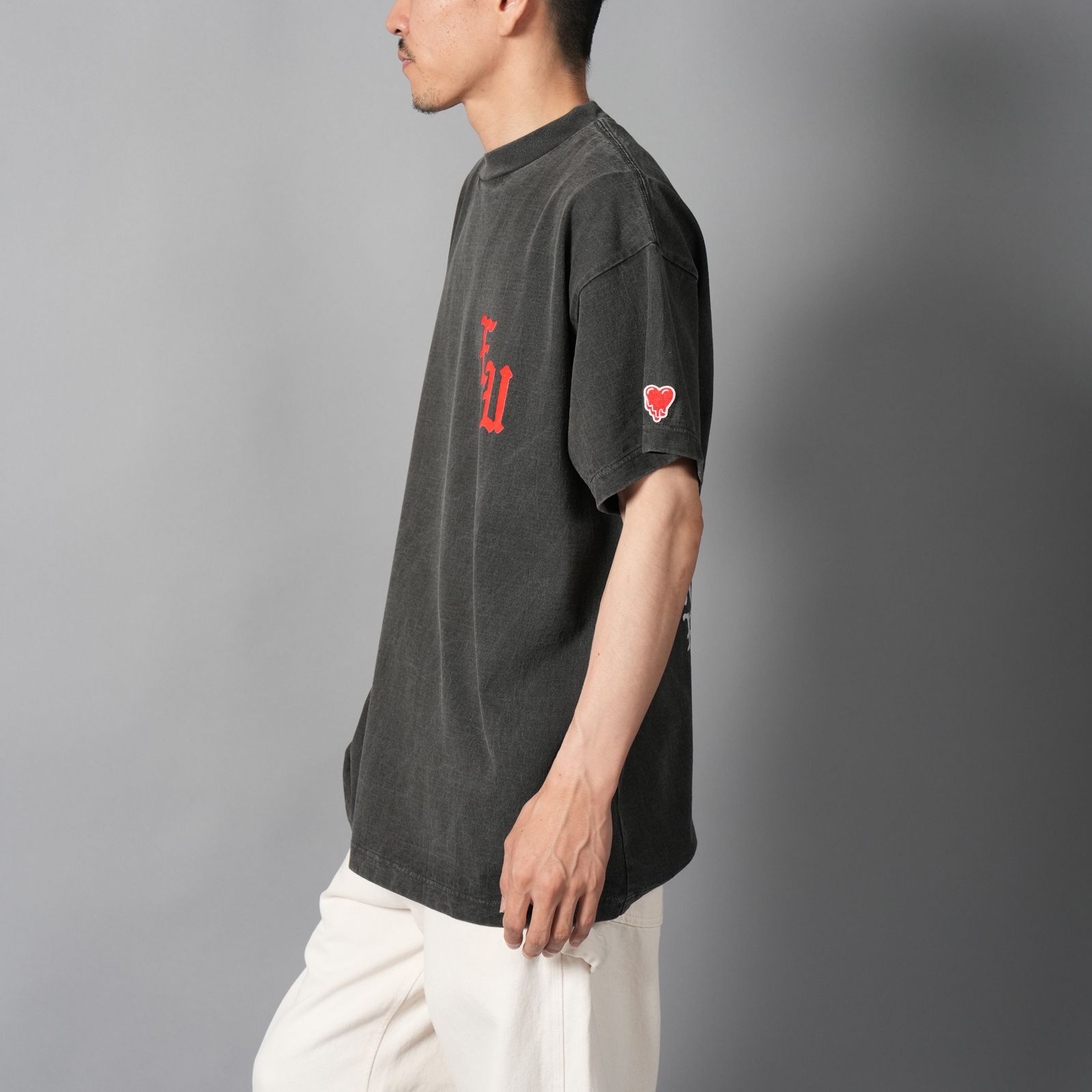 【コラボ】EU-HR1-0000-C04 / EU LOGO CL SS TEE / Tシャツ(ブラック)