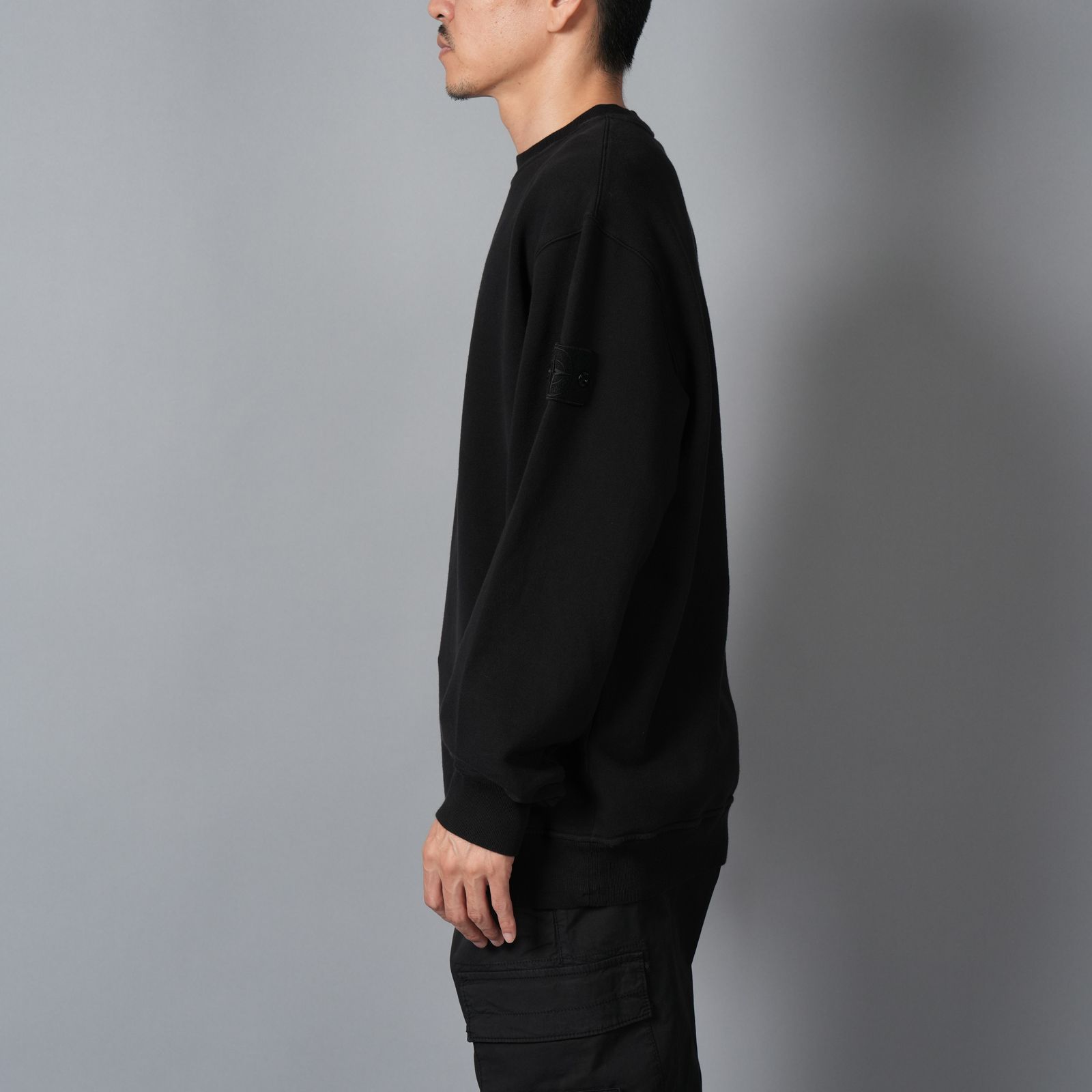 6100069 STRETCH COTTON FLEECE_STONE ISLAND GHOST / トレーナー・クルーネックスウェット (ブラック)