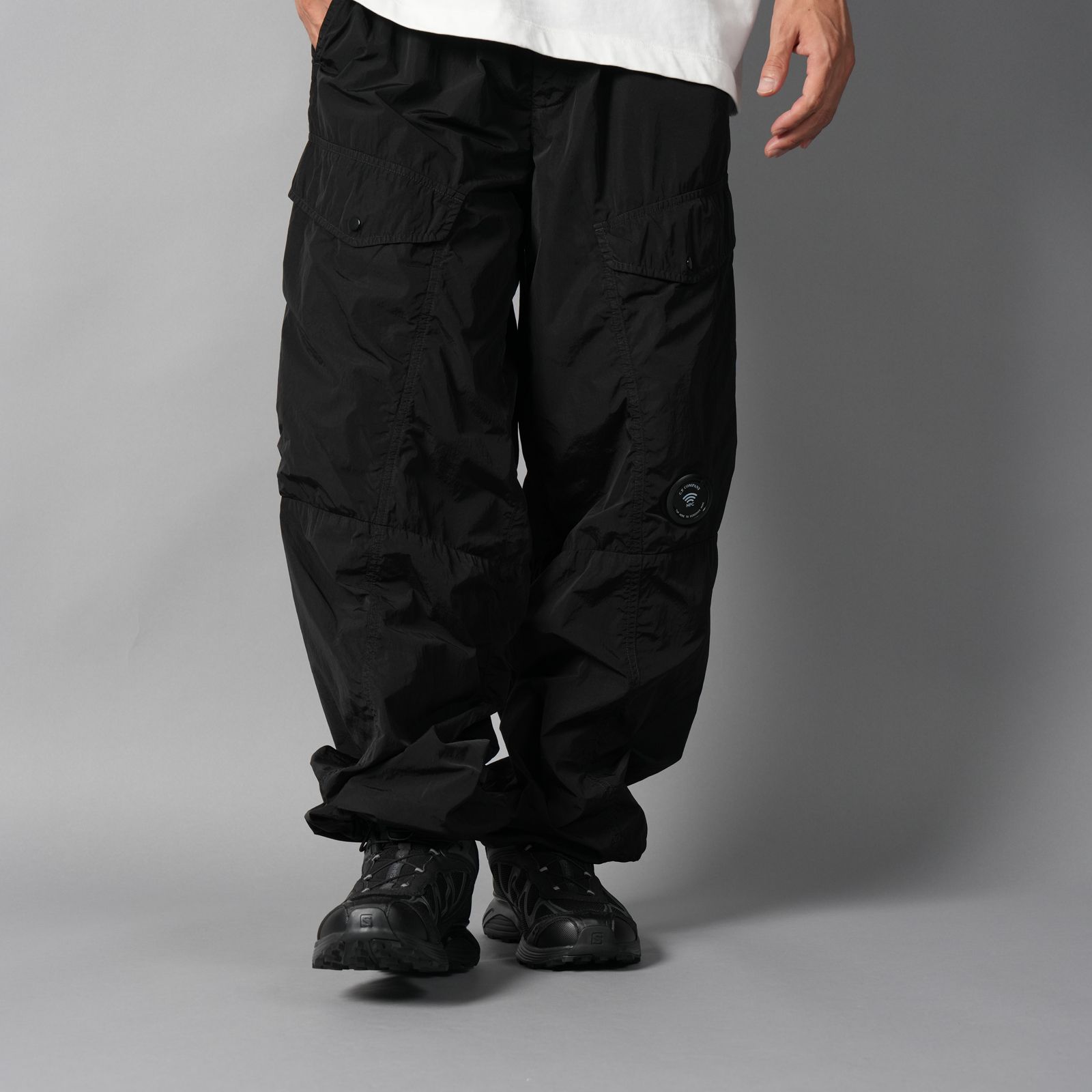 【残りわずか】CHROME-R BOXY SEAMLESS CARGO PANTA / カーゴパンツ (ブラック)