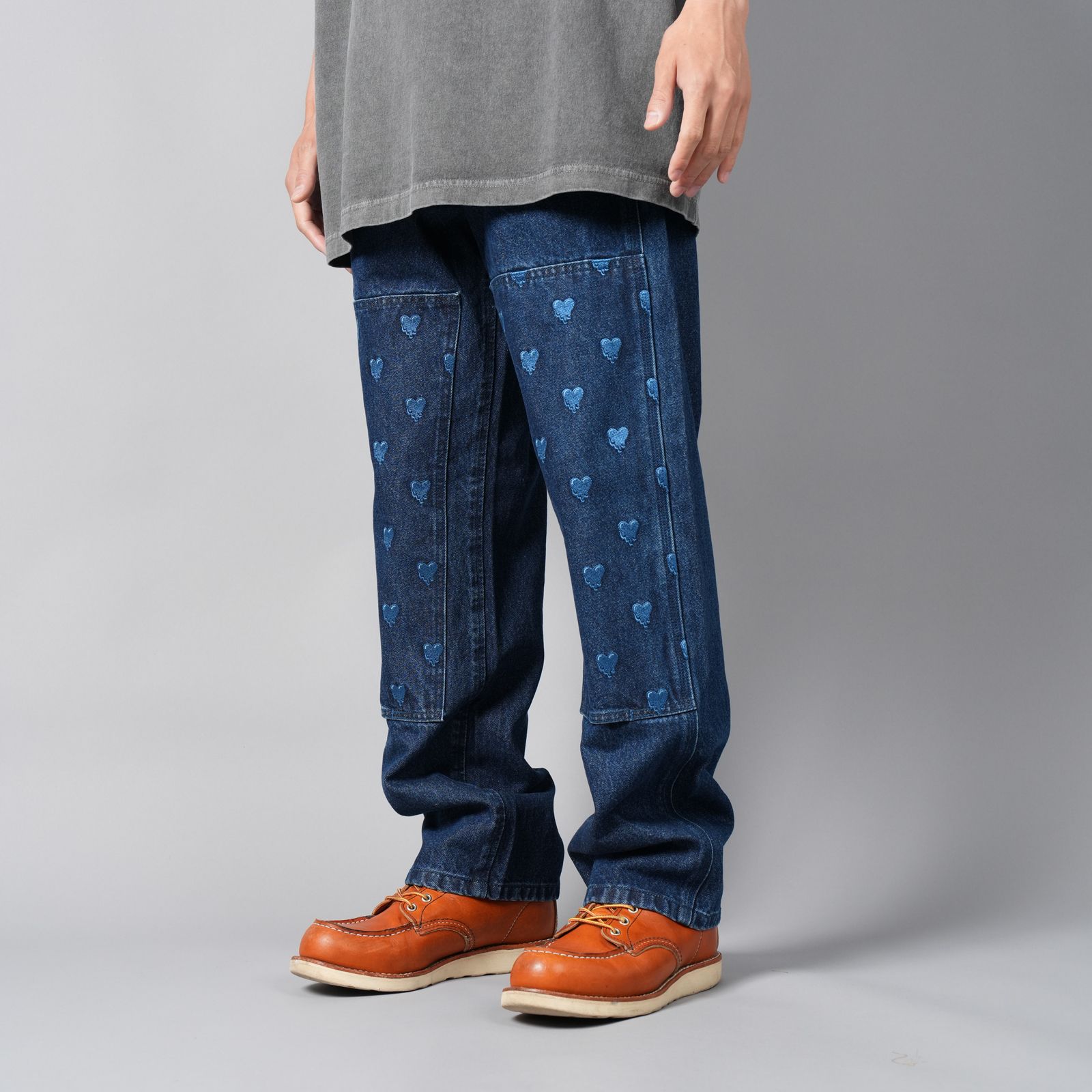 LOGO PATTERN DENIM PANTS / ロゴパターン デニムパンツ / ダブルニー (インディゴ)
