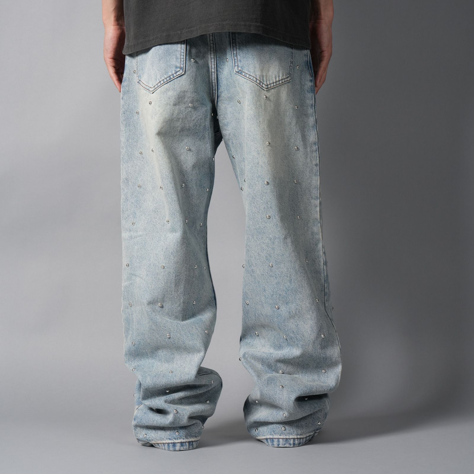 LAX, baggy studded denim (light wash) / デニムパンツ (ウォッシュドブルー)