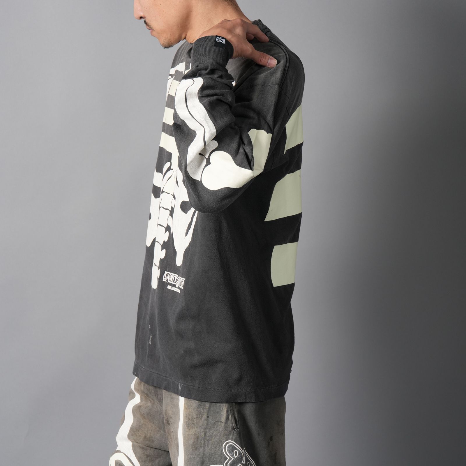 【残りわずか】【コラボ】SM-MK8-0000-C30 / BH_LS T-SHIRT / BONE / BLACK / ロンT・カットソー(ブラック)