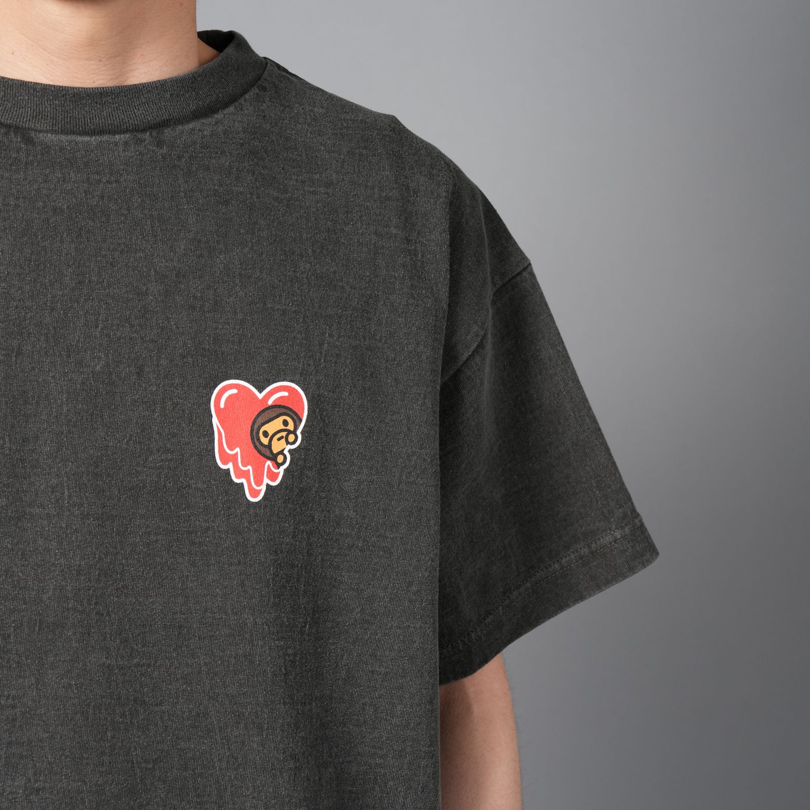 【ラスト1点】【コラボ】EU-HR8-0000-C33 / EU MILO SS TEE/ BLACK / Tシャツ (ブラック)