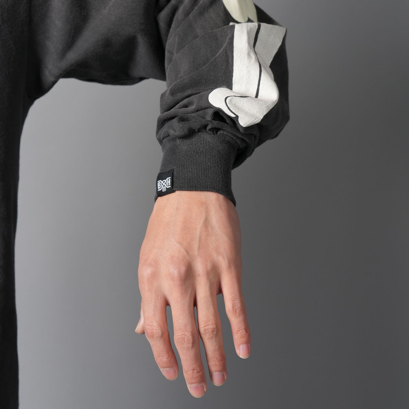 【残りわずか】【コラボ】SM-MK8-0000-C30 / BH_LS T-SHIRT / BONE / BLACK / ロンT・カットソー(ブラック)