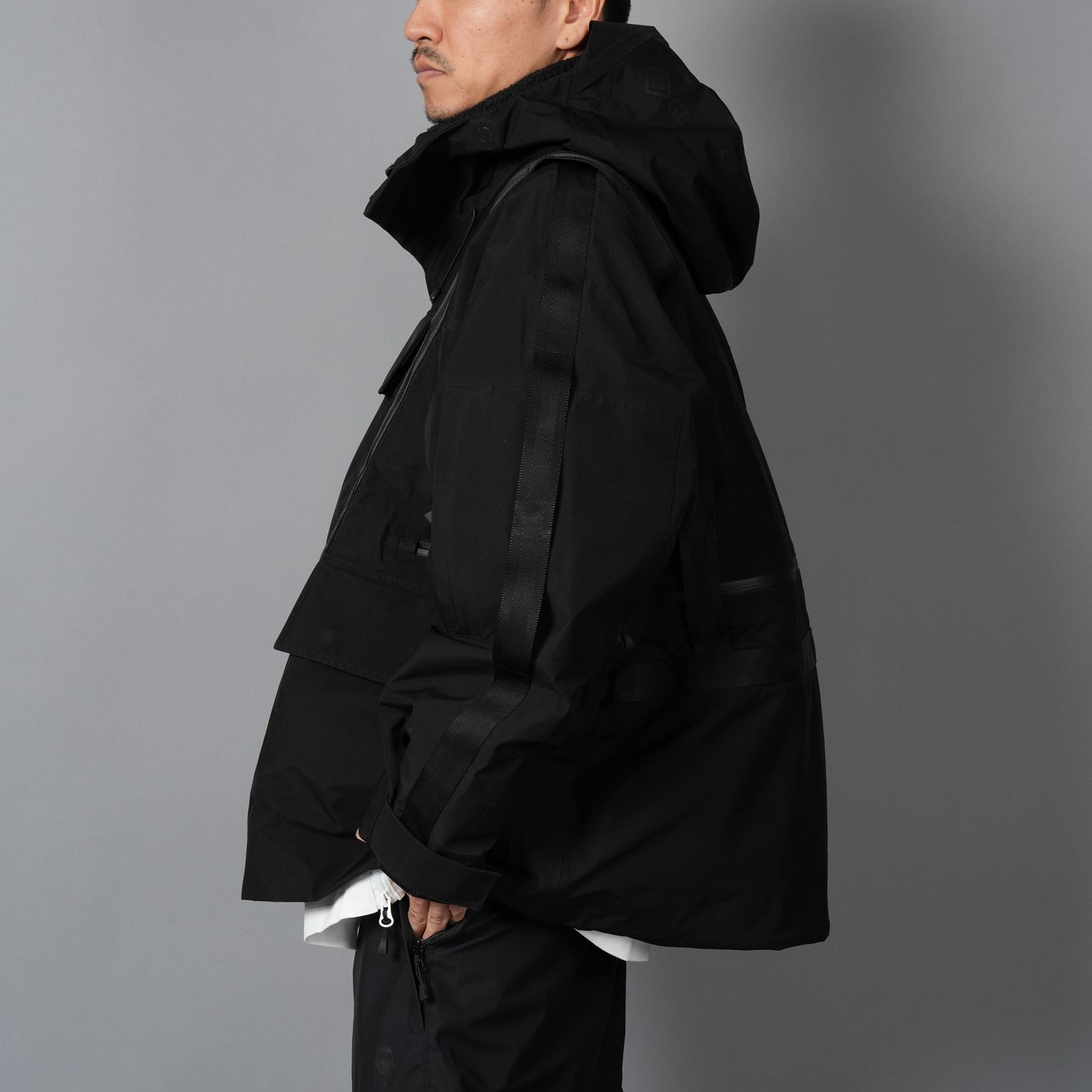 【限定】【D-VEC×ALMOSTBLACK】GORE-TEX 3L w/ POLARTEC DETACHABLE SHELL / マウンテンパーカ [防水・防風] (ブラック)
