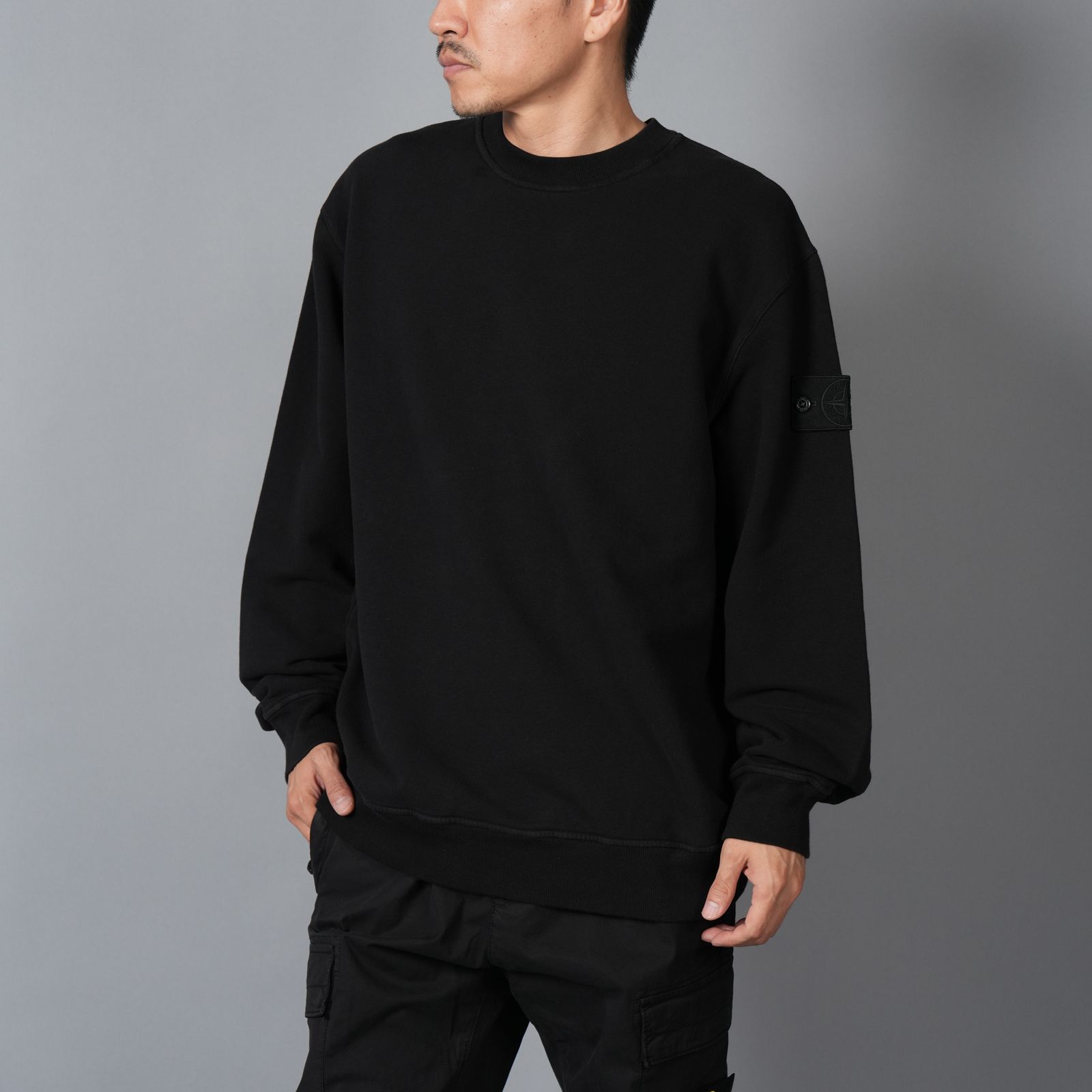 6100069 STRETCH COTTON FLEECE_STONE ISLAND GHOST / トレーナー・クルーネックスウェット (ブラック)