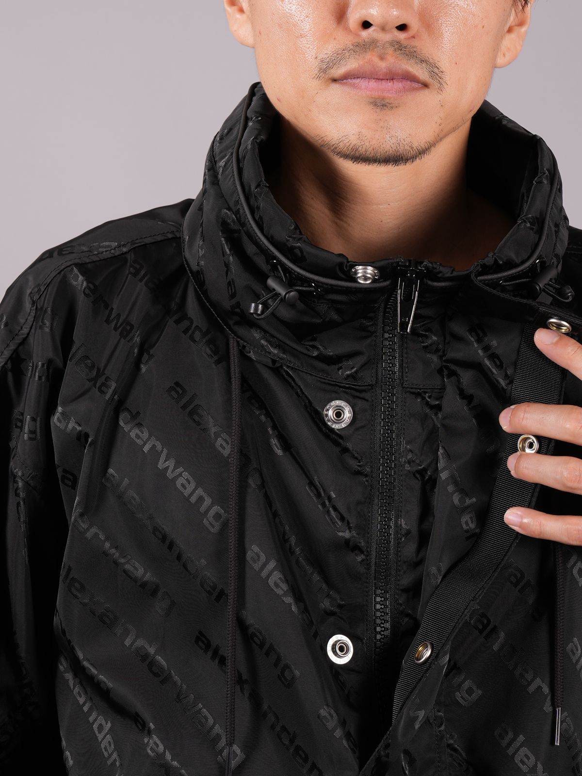 Alexander Wang - 【ラスト1点】 HALF ZIP TRACK JACKET IN JACQUARD TWILL NYLON /  ハーフジップトラックジャケット / ナイロンジャケット 【ユニセックス】(ブラック) | Confidence