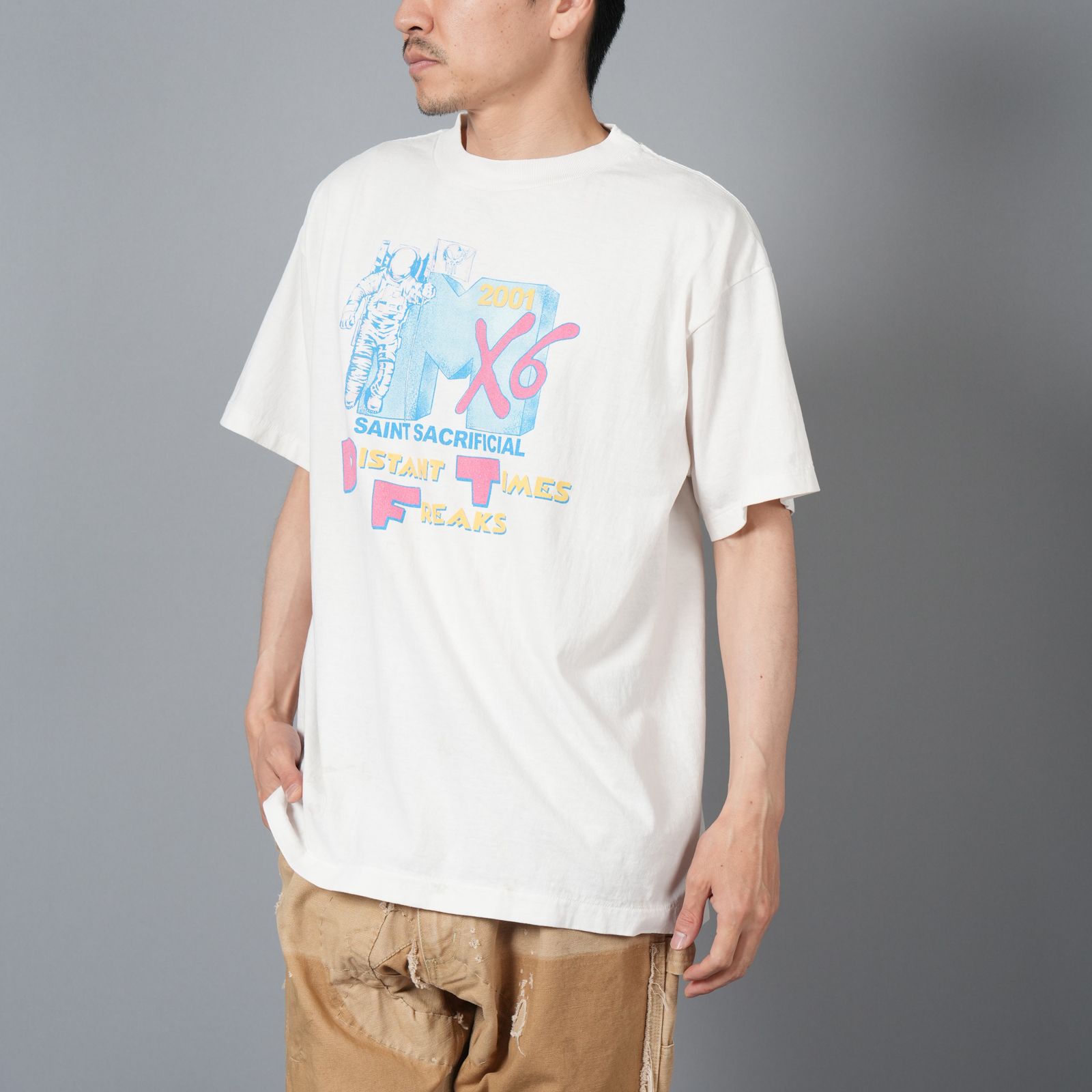【残りわずか】【コラボ】SM-HR8-0000-C21 / SW_SS TEE / ASTRO / WHITE / Tシャツ (ホワイト)