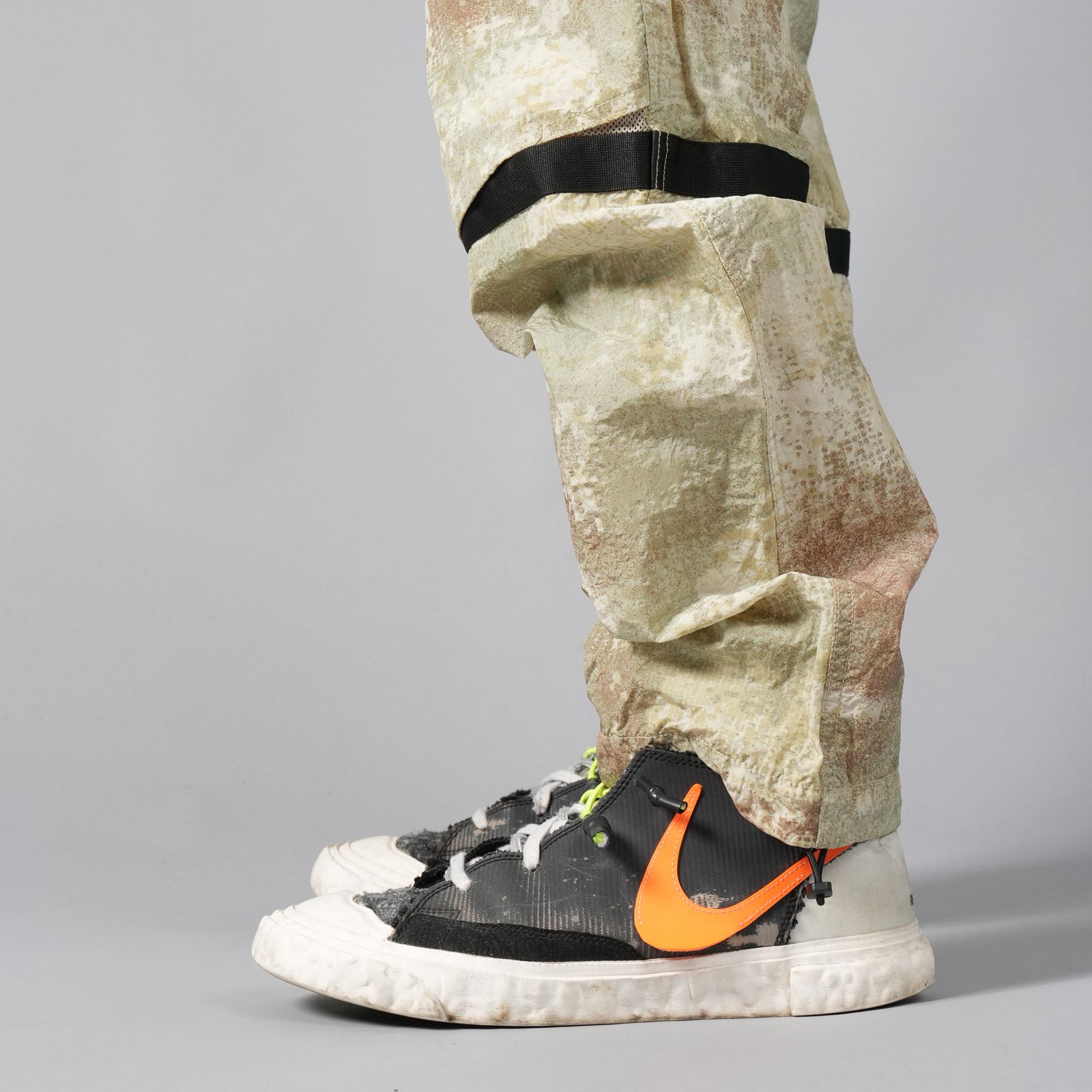 【ラスト1点】 662E1 / DISSOLVING GRID CAMO ON ECONYL REGENERATED NYLON / NYLON PANTS  / ナイロンパンツ  (ベージュ)