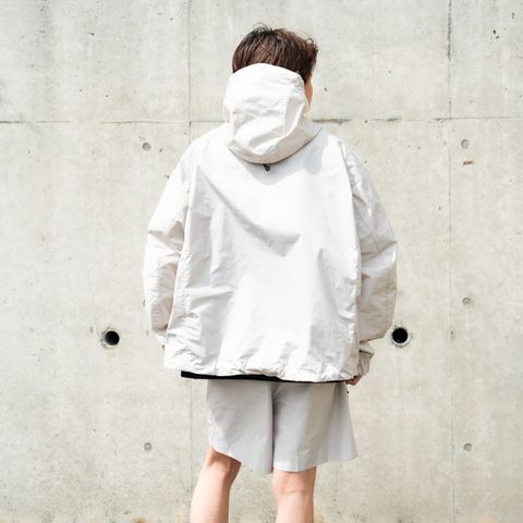 機能性を追求した立体的なシルエットのジャケット