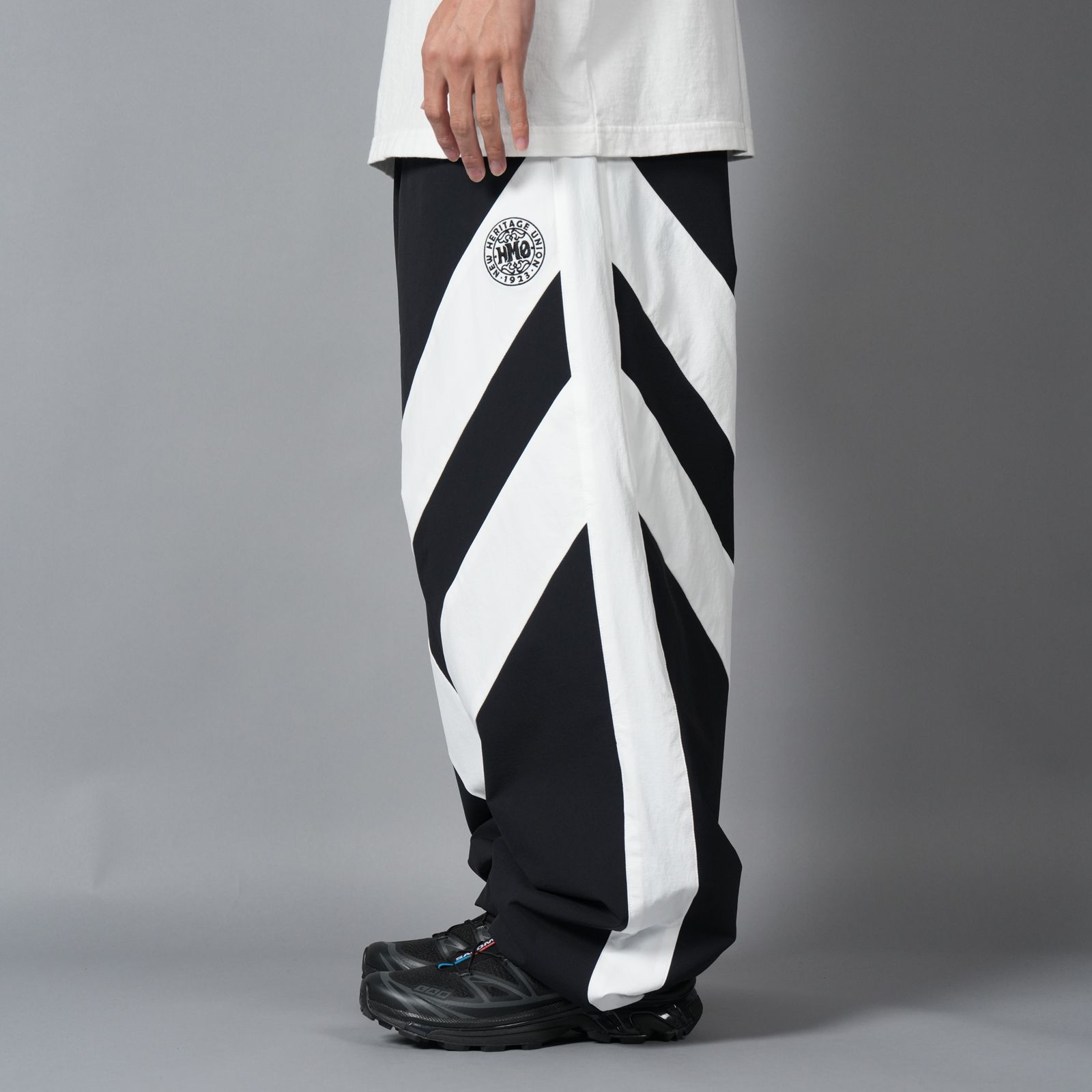 CHEVRON PUFFER NYLON TROUSER / ナイロントラウザー (ブラック/ホワイト)