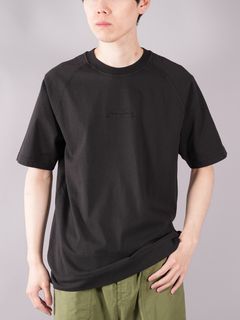 【ラスト1点】COTTON JERSEY_GARMENT DYED 82/22 / 40周年記念 プリントTシャツ (コットンジャージー) / ブラック / ガーメントダイ