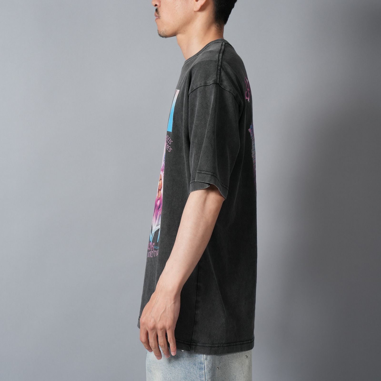 UIZZ-22570 / NICKI MINAJ / ニッキーミナージュ / Tシャツ (ブラック)