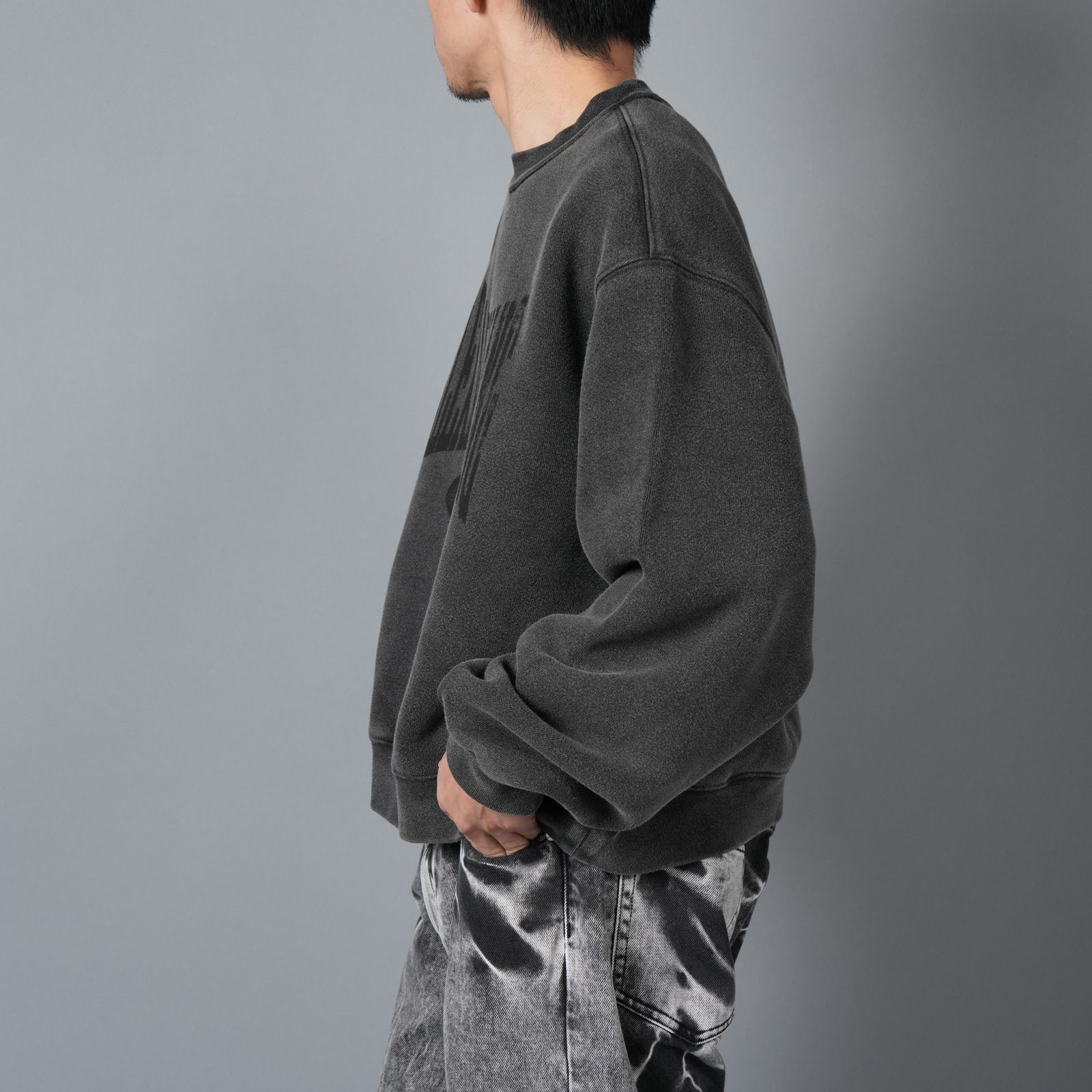 GRAPHIC CREWNECK SWEATSHIT / グラフィック クルーネックスウェット   (フェデッドブラック)