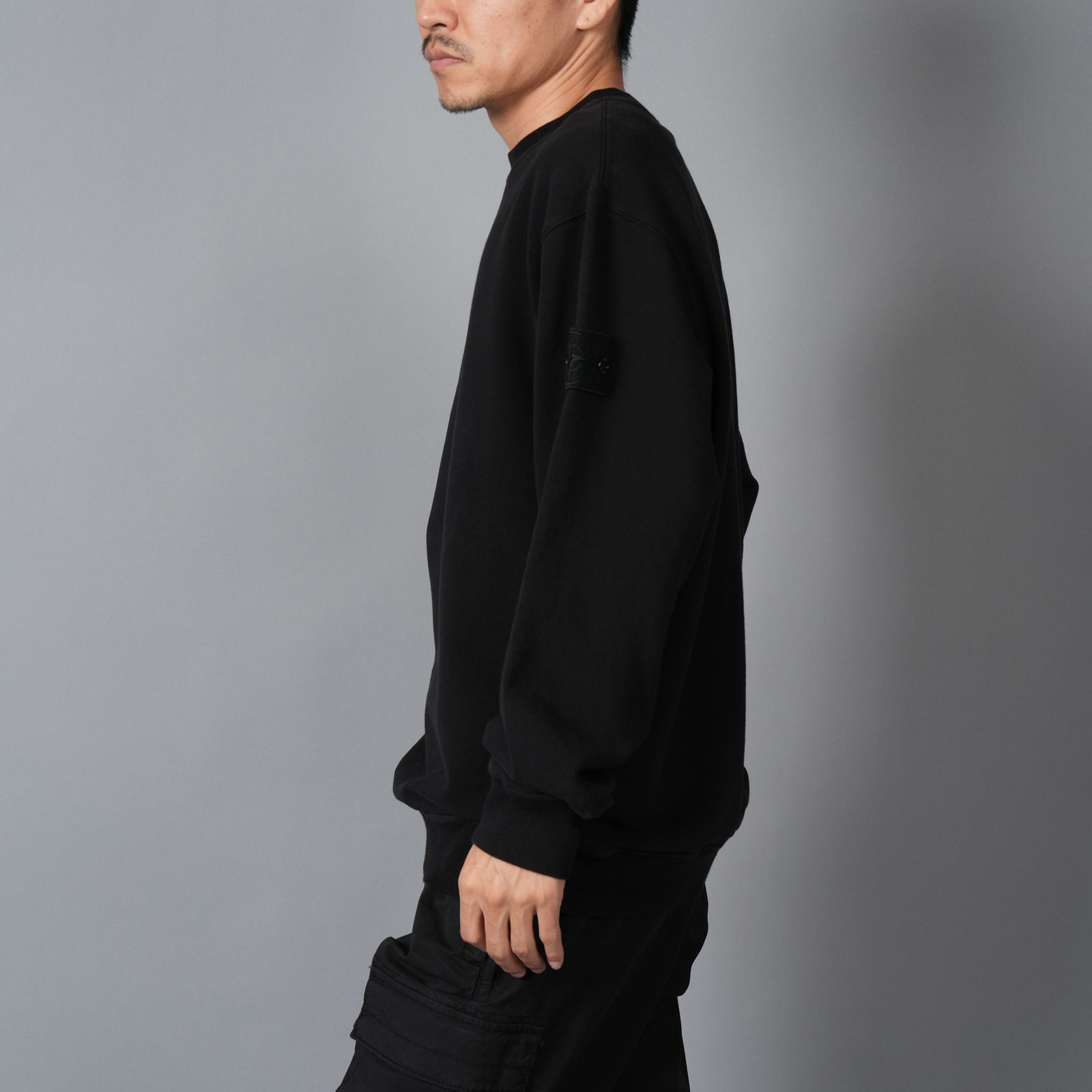 6100069 STRETCH COTTON FLEECE_STONE ISLAND GHOST / トレーナー・クルーネックスウェット (ブラック)