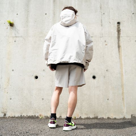 機能性を追求した立体的なシルエットのジャケット