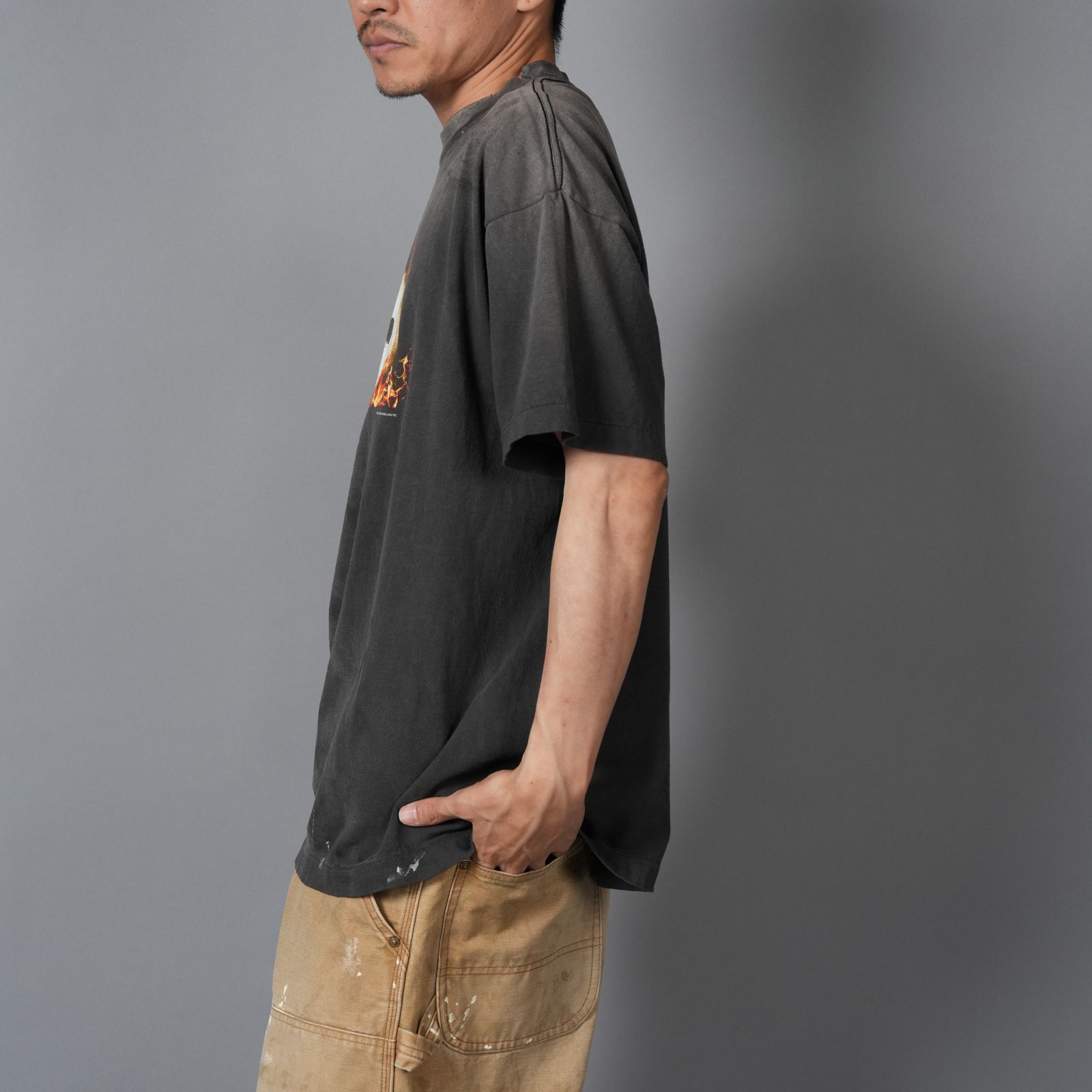 【残りわずか】[コラボ] SM-HR1-0000-C20 / NAS_SS TEE / BLACK / Tシャツ (ブラック)