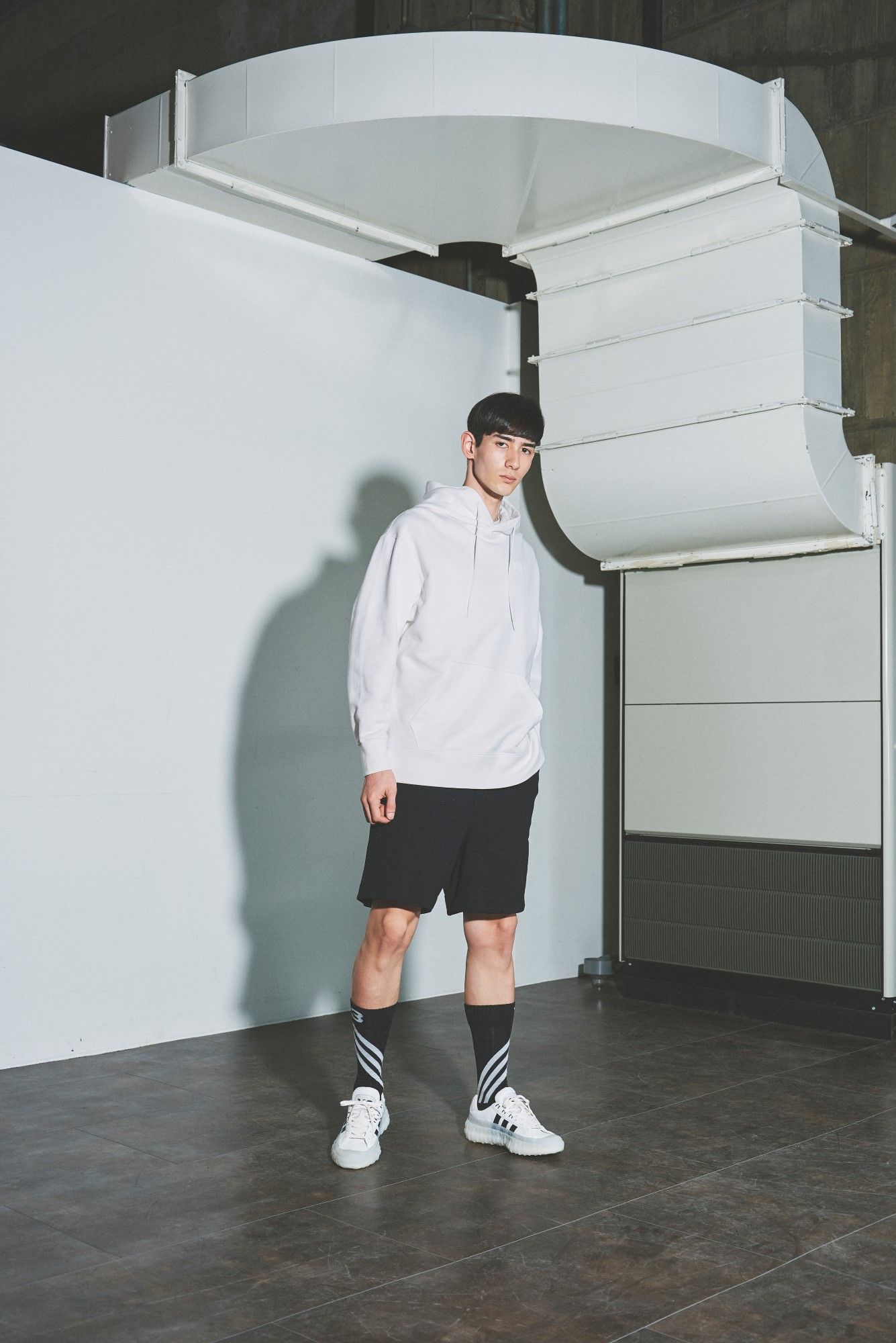 【ラスト1点】U CH1 LOGO HOODIE  / ユニセックス チャプターワン ロゴフーディー (ライトホワイト)