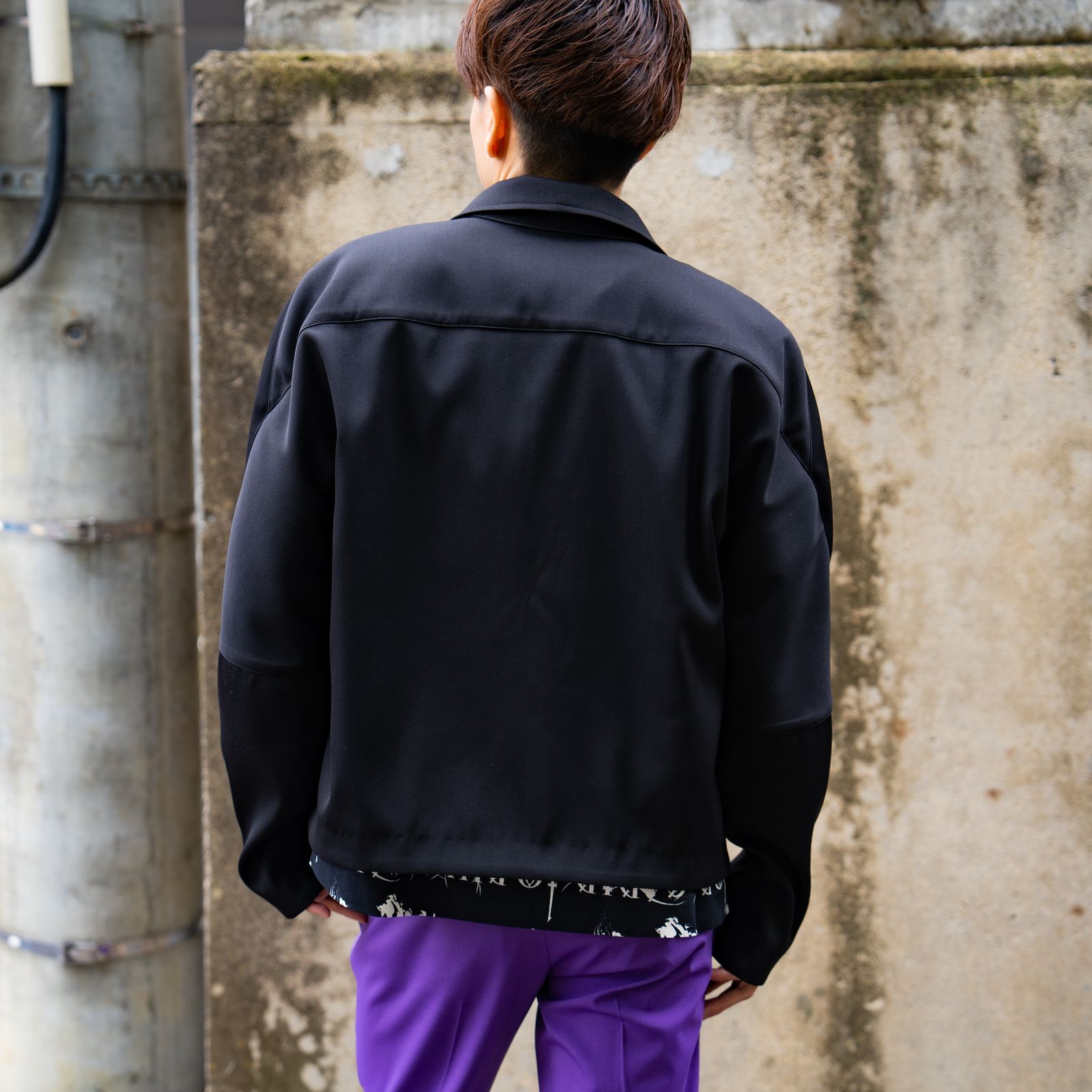鮮やかなカラーリングが印象的なのEXPERIMENTAL CUTTING SHORT JACKET