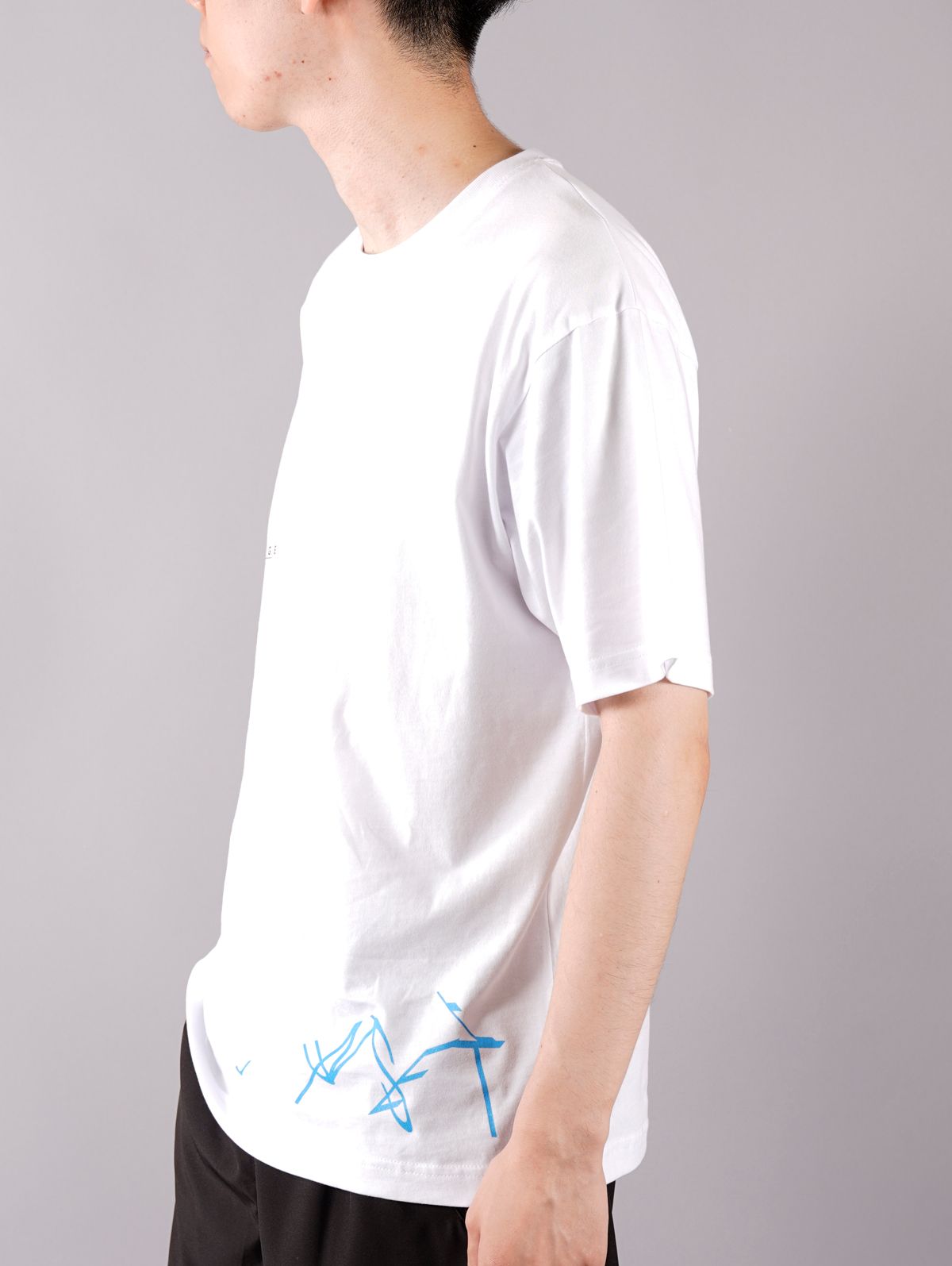 Late Sunset Typography T-Shirt - Tシャツ (ホワイト)